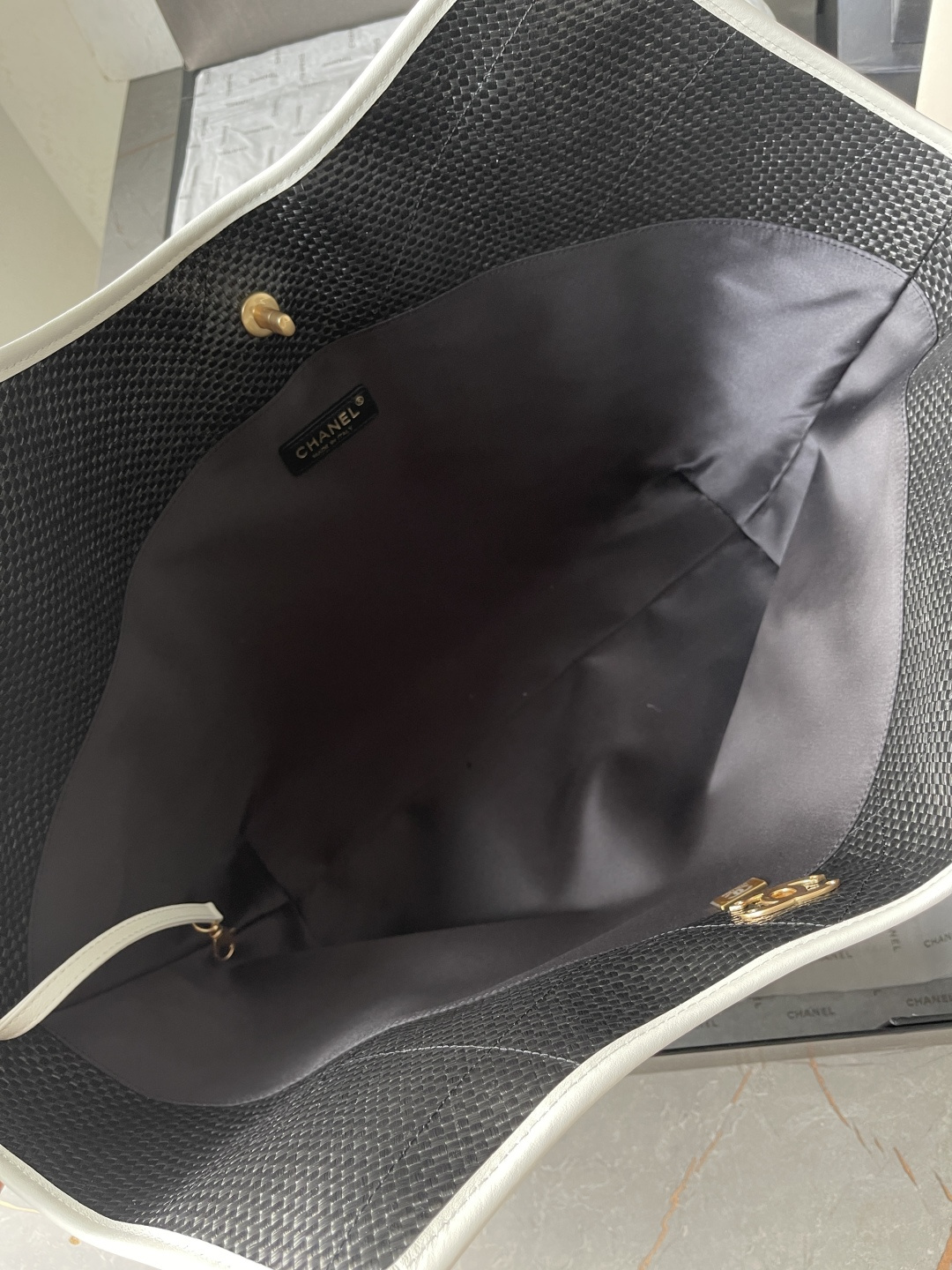 25C Woven Straw Large Tote Handbag with White Calfskin Trim and Gold-Tone Hardware - Mocuir