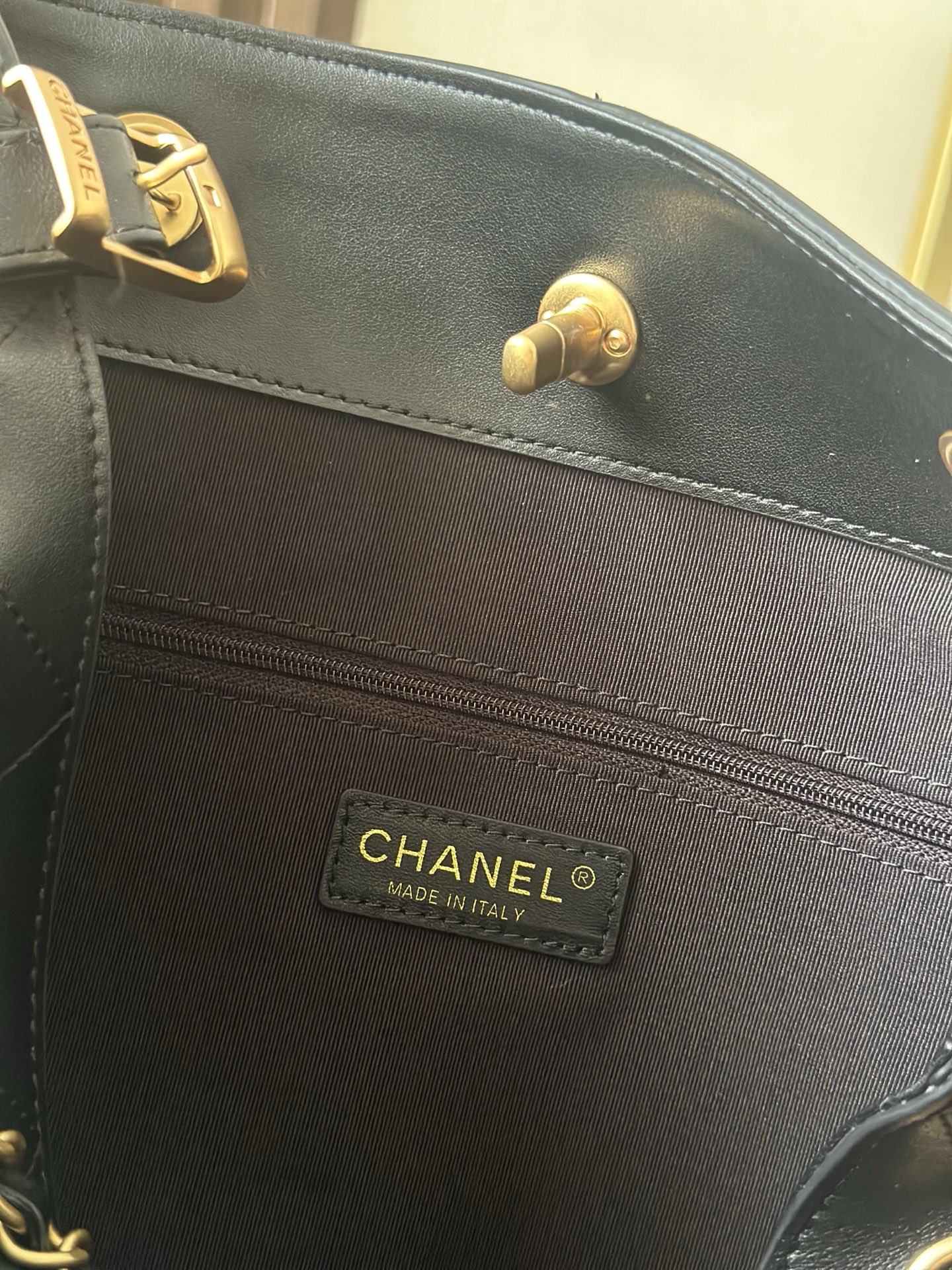 Black Calfskin Quilted 25A Hobo Bucket Bag with Gold Hardware - Mocuir