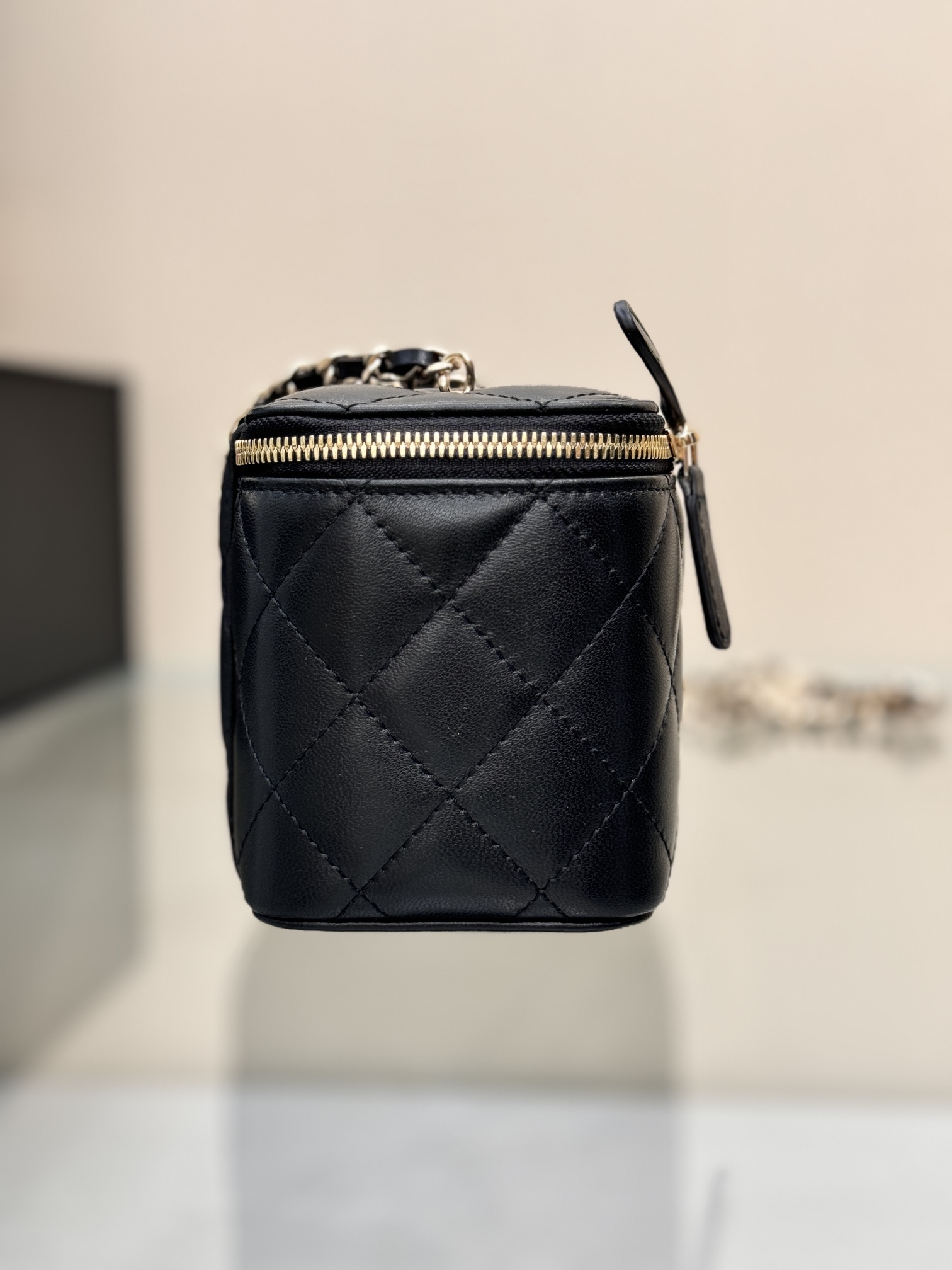 Long Vanity Case with Chain in Black Quilted Calfskin with Crystal CC Logo & Light Gold-Tone Hardware - Mocuir