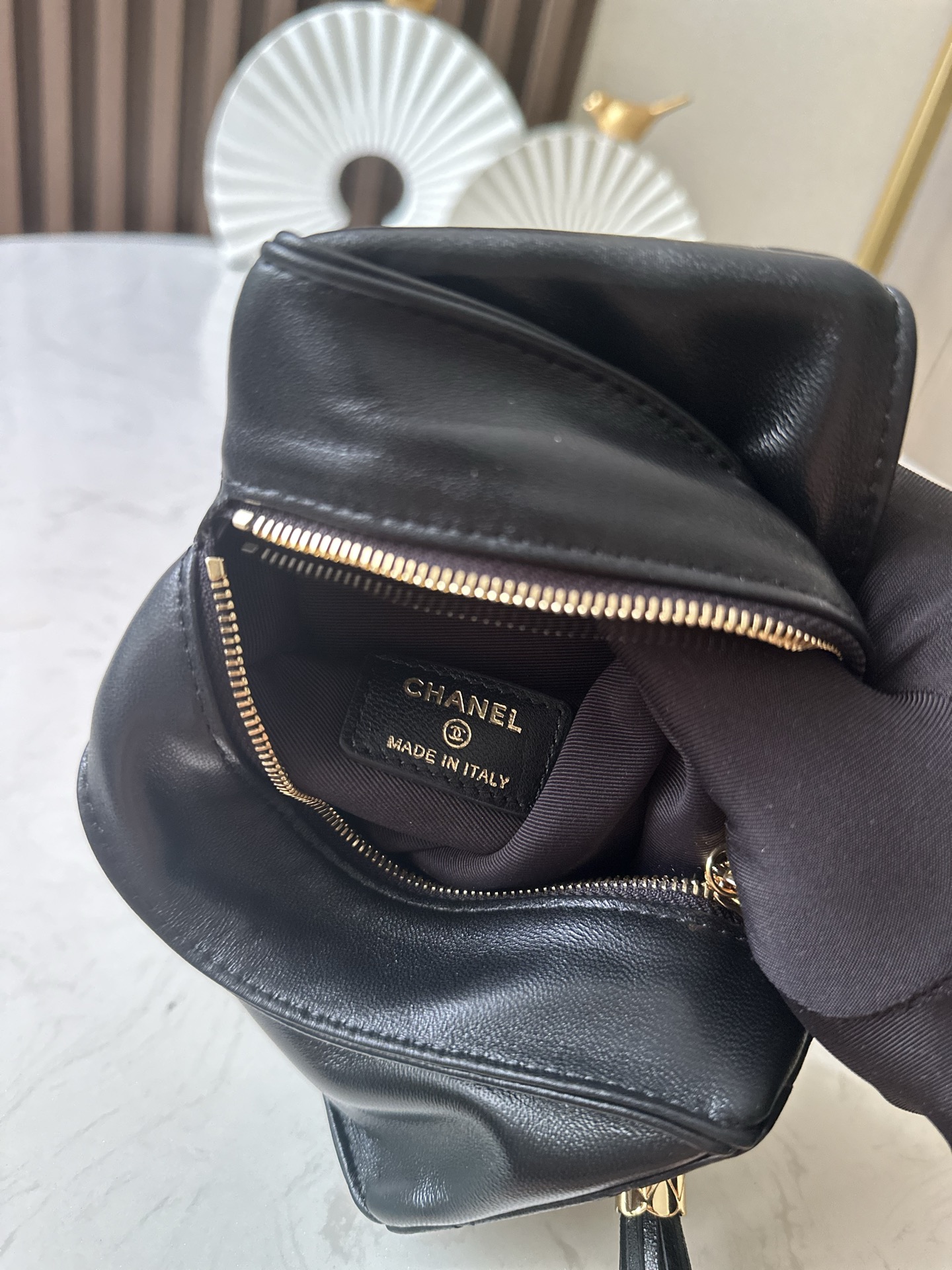 Black Lambskin Quilted Lantern Chain Shoulder Bag - Mocuir