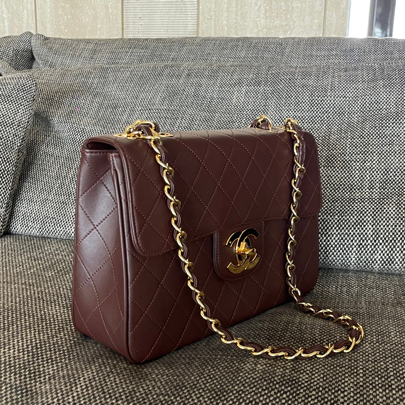 Classic Flap Quilted Lambskin Shoulder Bag in Burgundy (Gold Hardware) - Mocuir