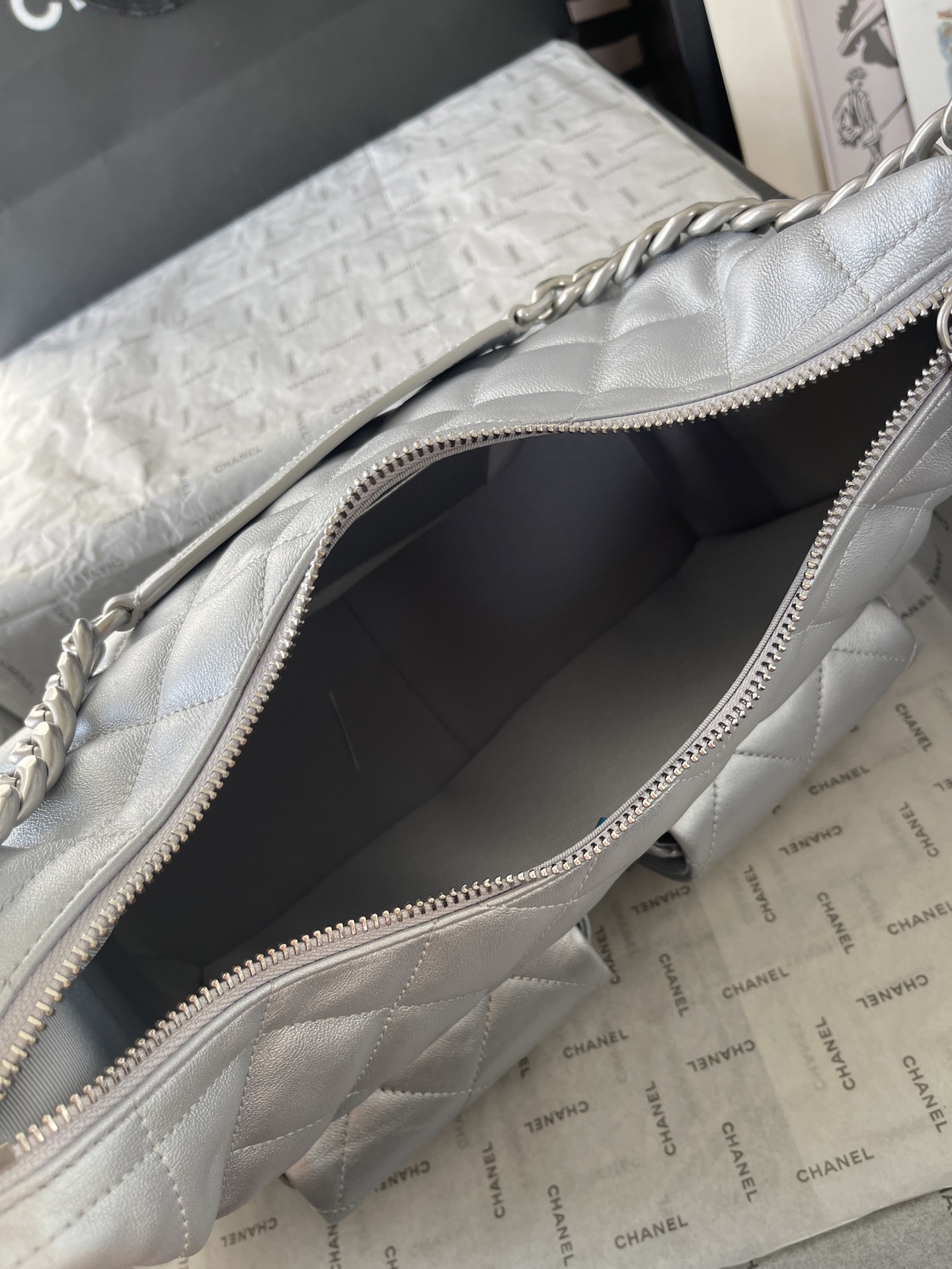 25C Multi-Pocket Hobo Bag in Metallic Silver Quilted Lambskin with Silver-Tone Hardware - Mocuir