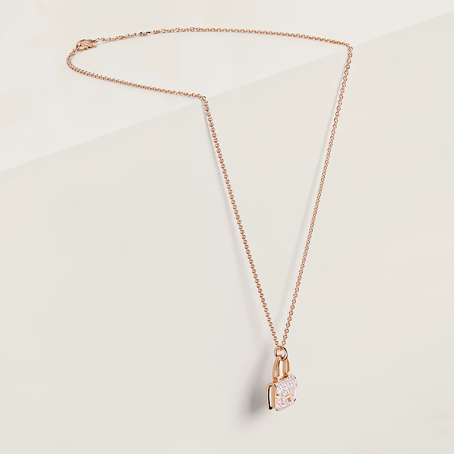 Amulettes Constance pendant