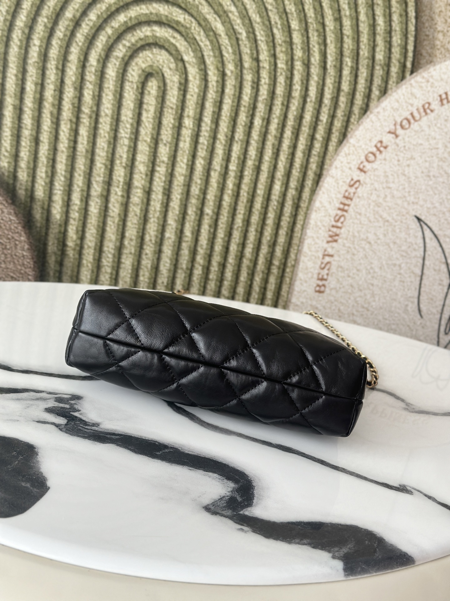 25S Black Shiny Lambskin Quilted Hobo Shoulder Bag with Gold-Tone Hardware - Mocuir