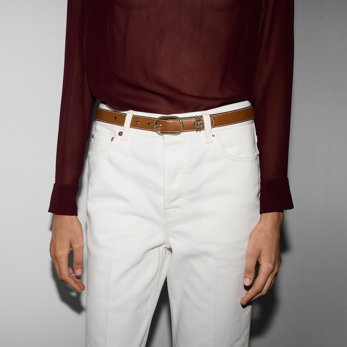 Belt with oval buckle