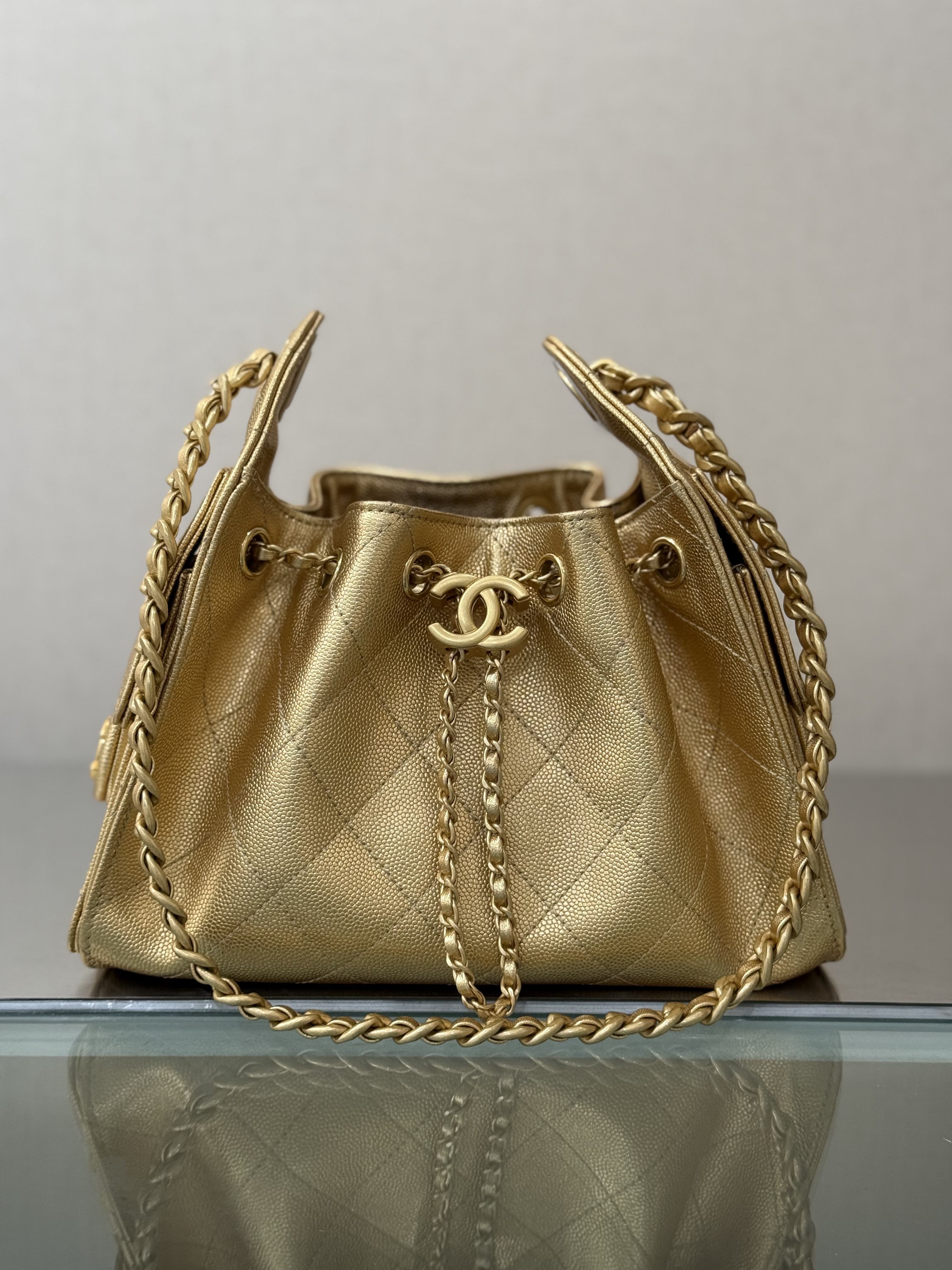 Spring-Summer 2025 Gold Metallic Quilted Grained Calfskin Drawstring Bucket Bag with Gold-Tone Hardware - Mocuir