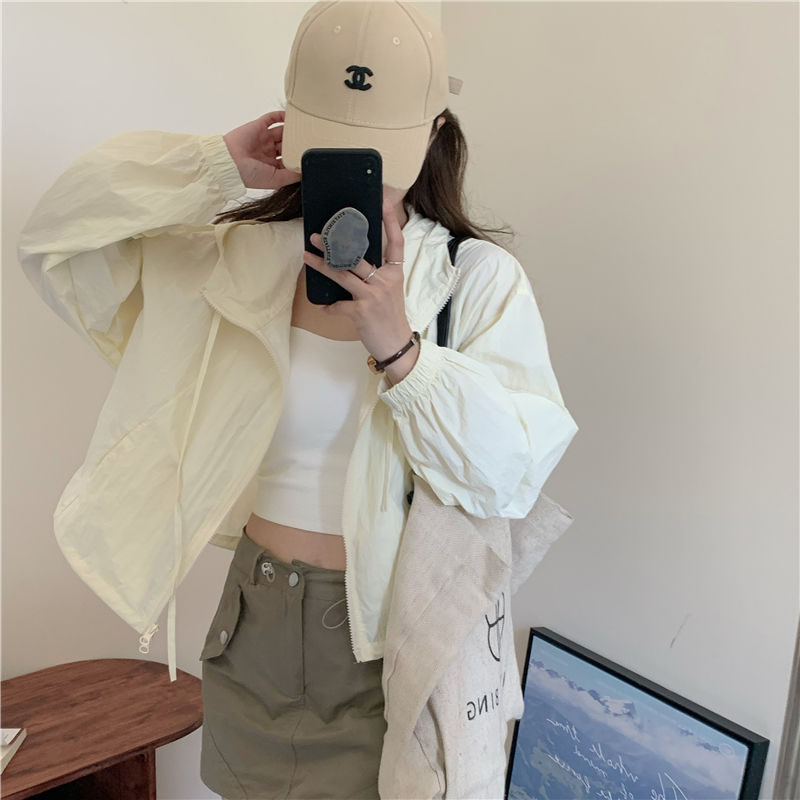 Women's short hooded sunscreen coat