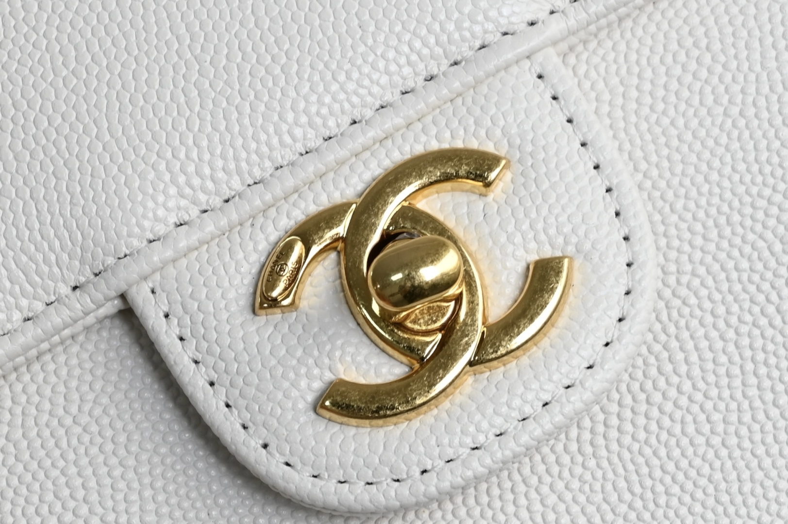 26P Preppy Coco Large Flap Bag in White Grained Shiny Calfskin with Gold-Tone Hardware - Mocuir