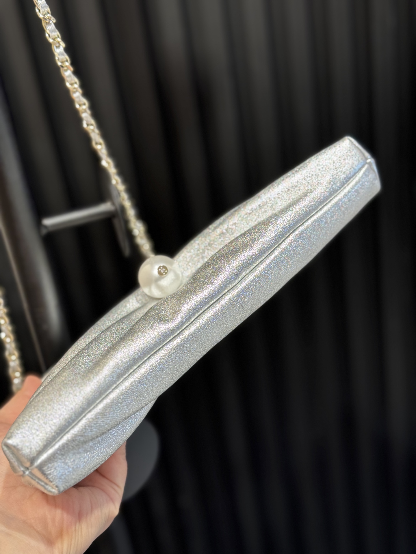 25S Spring-Summer Iridescent Lambskin Ruched Chain Shoulder Bag with Pearl & Gold Hardware (Model AS5130) - Mocuir