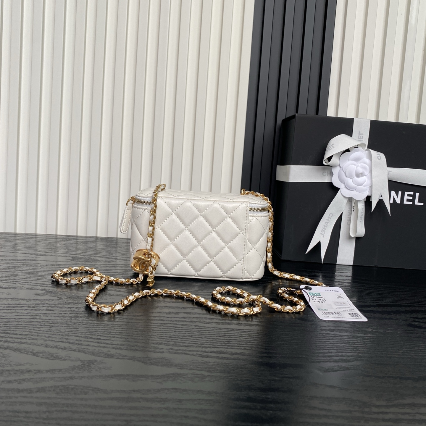 Quilted Lambskin Vanity Case with Chain (AS5184) in White Shiny Lambskin with Gold-Tone Hardware, 25C Collection - Mocuir