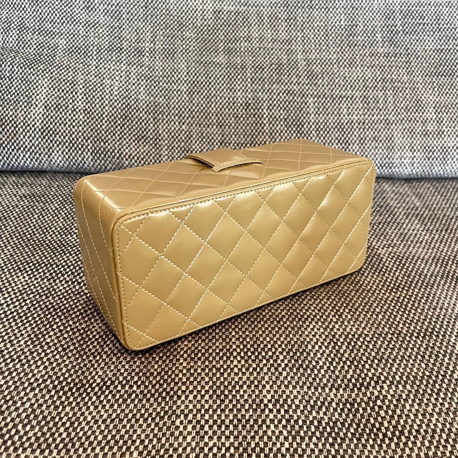 25C Long Quilted Patent Leather Vanity Case in Beige - Mocuir