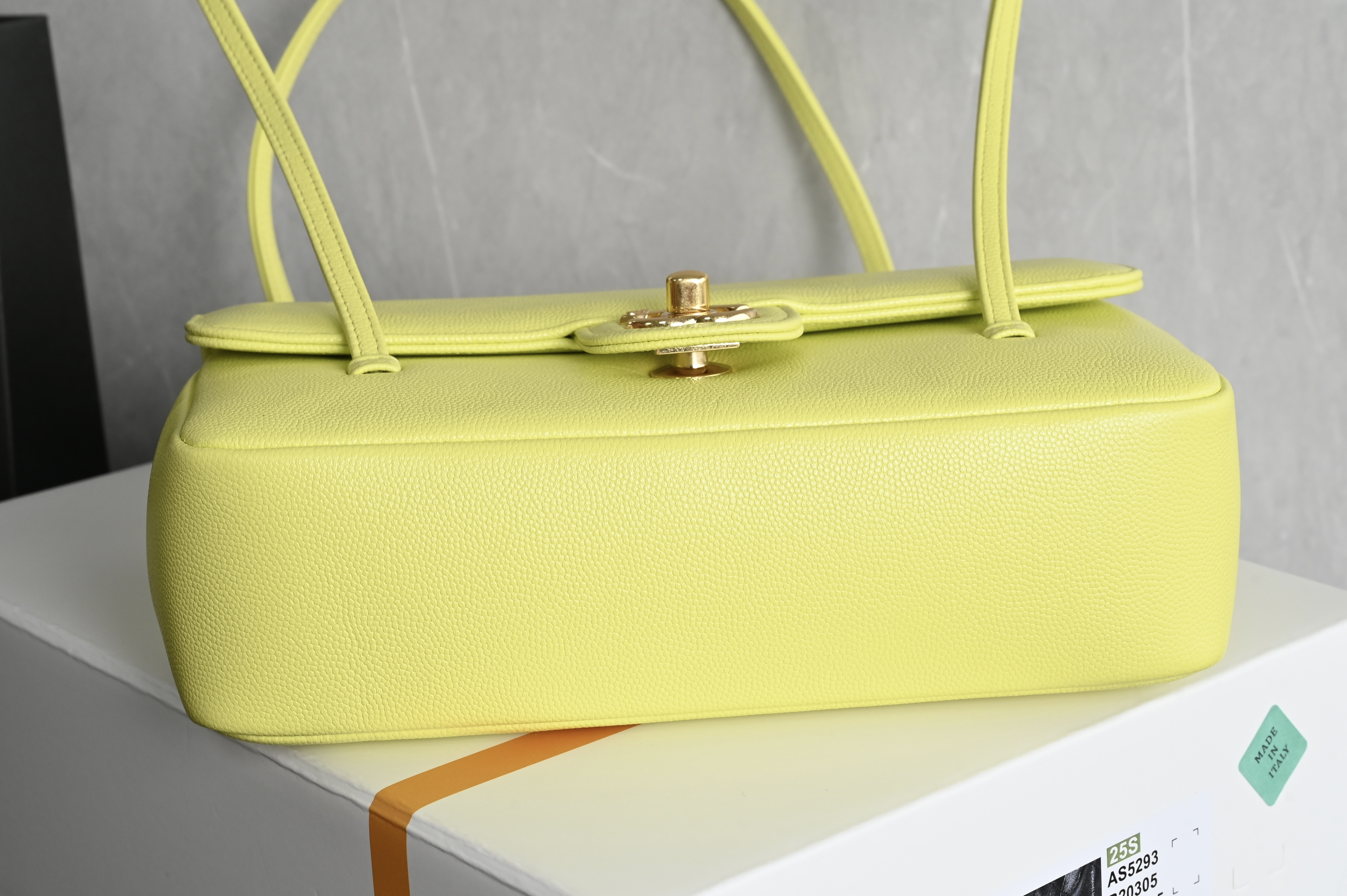 26P Preppy Coco Large Flap Bag in Lemon Yellow Grained Shiny Calfskin with Gold-Tone Hardware - Mocuir