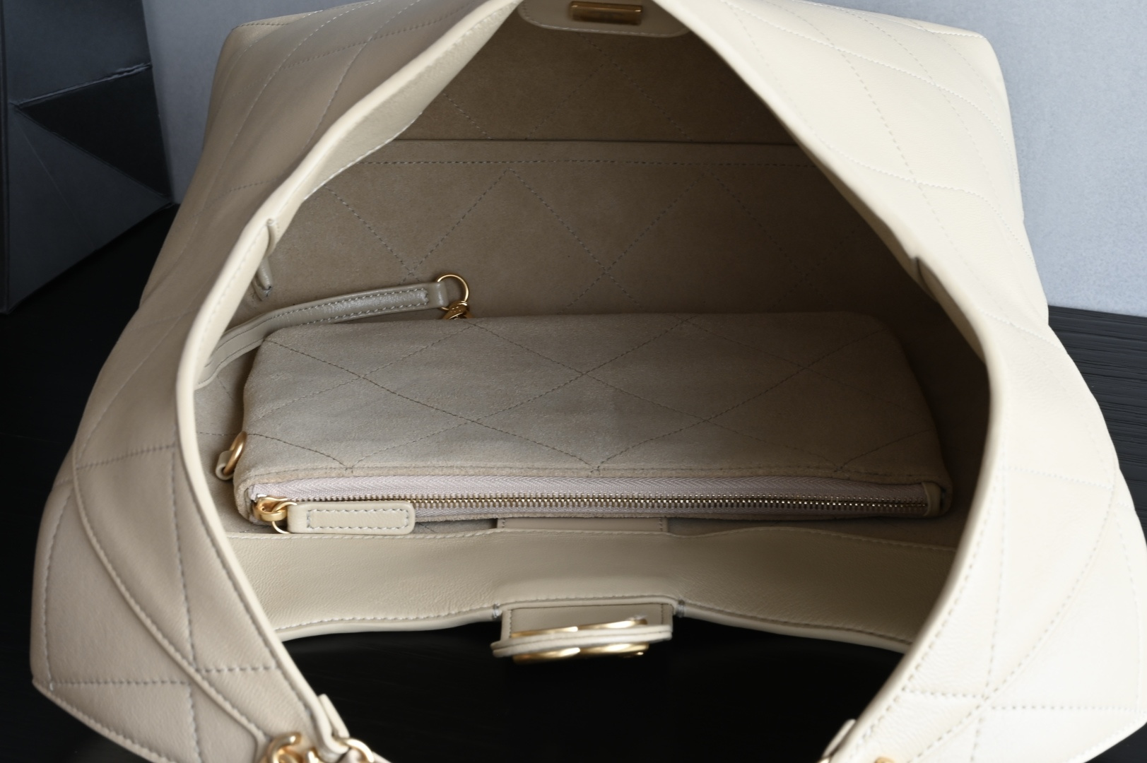 MAXI HOBO Bag in Beige Shiny Lambskin with Gold-Tone Hardware (Model AS5838) - Mocuir