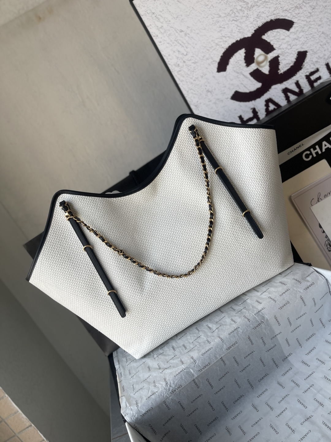 25C Woven Straw Large Tote Handbag with Black Calfskin Trim and Gold-Tone Hardware - Mocuir