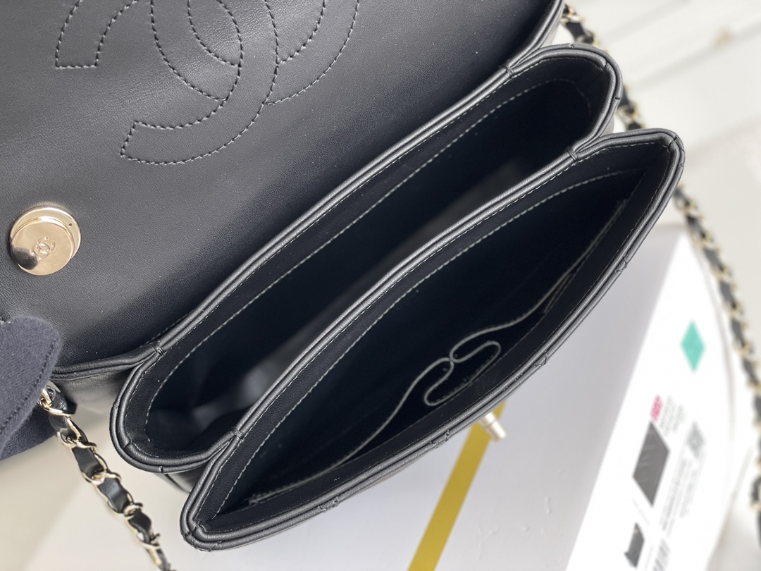 Trendy CC Small Top Handle Flap Bag in Black Quilted Lambskin with Gold-Tone Hardware (Model A92236) - Mocuir