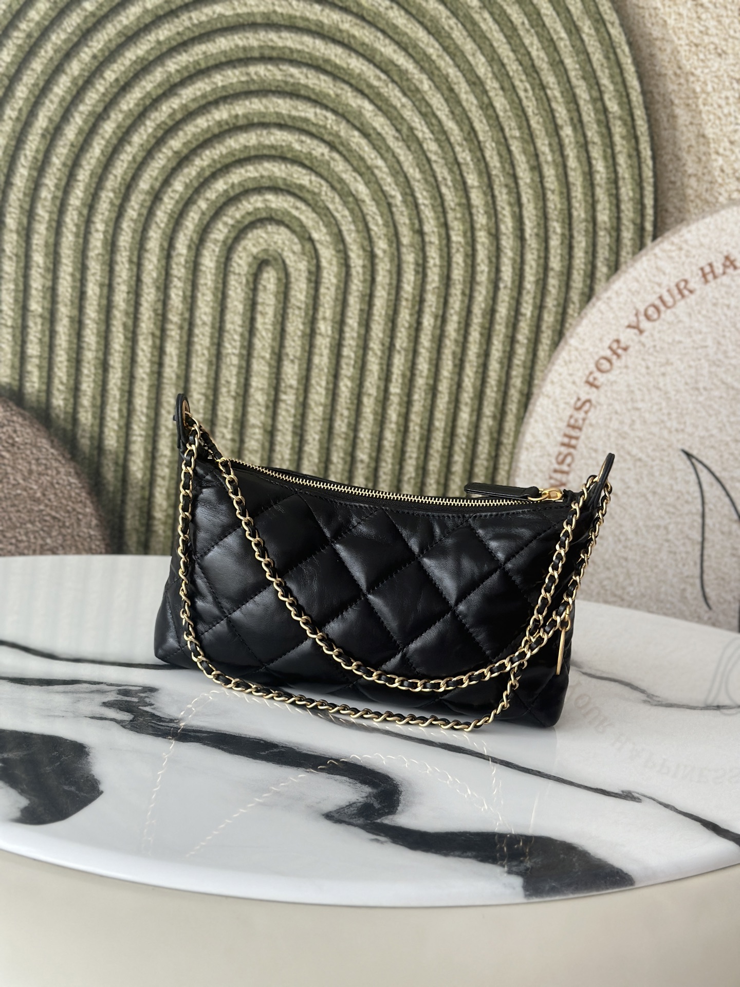 25S Black Shiny Lambskin Quilted Hobo Shoulder Bag with Gold-Tone Hardware - Mocuir