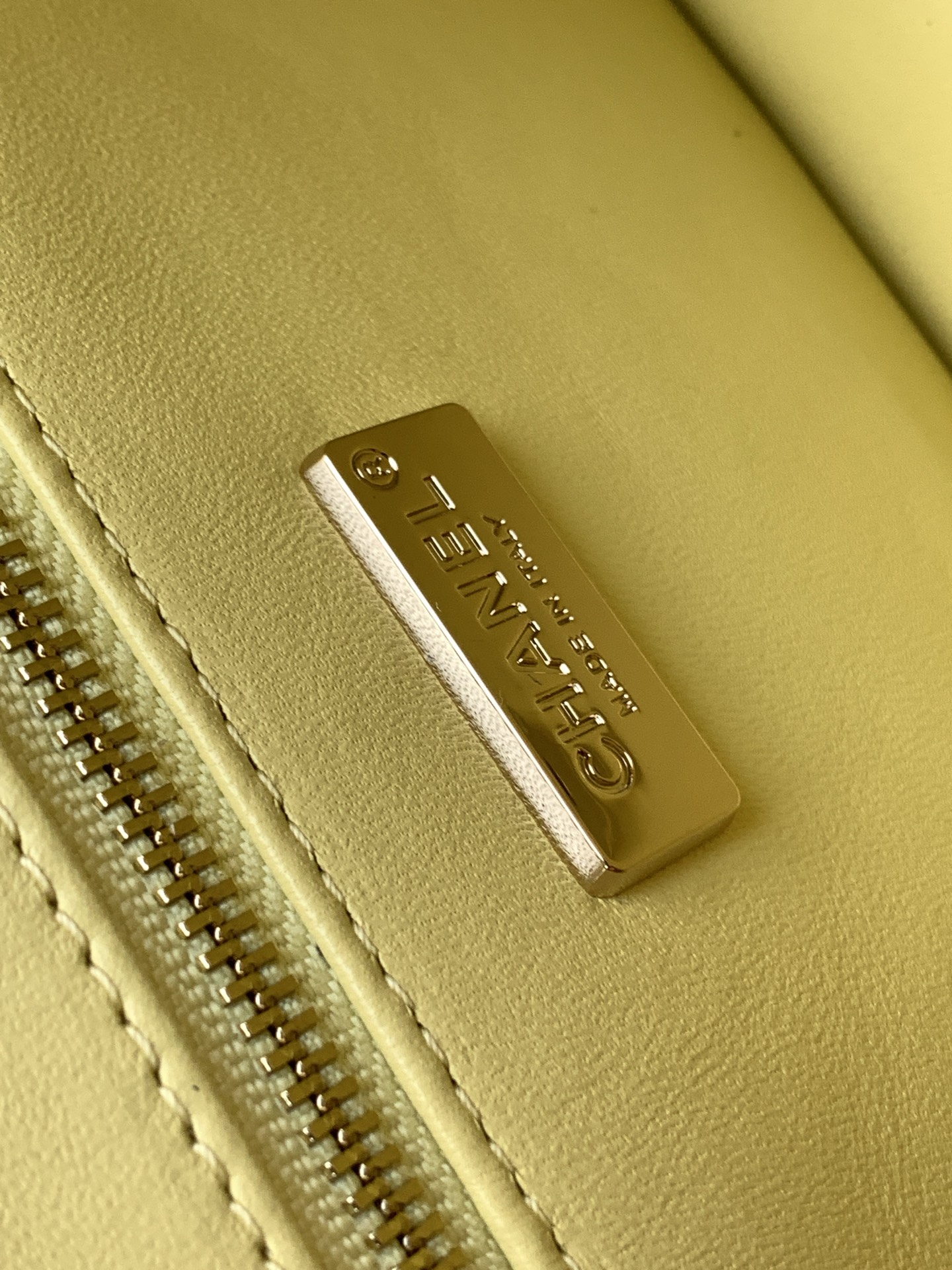 2025 FallWinter Classic Flap Bag in Bright Yellow Sequins (AS4561) with Light Gold-Tone Hardware - Mocuir