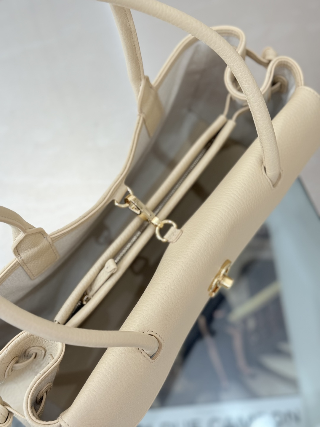 26P Cruise Preppy Coco Bowling Bag in Beige Caviar Leather with Gold-Tone Hardware - Mocuir