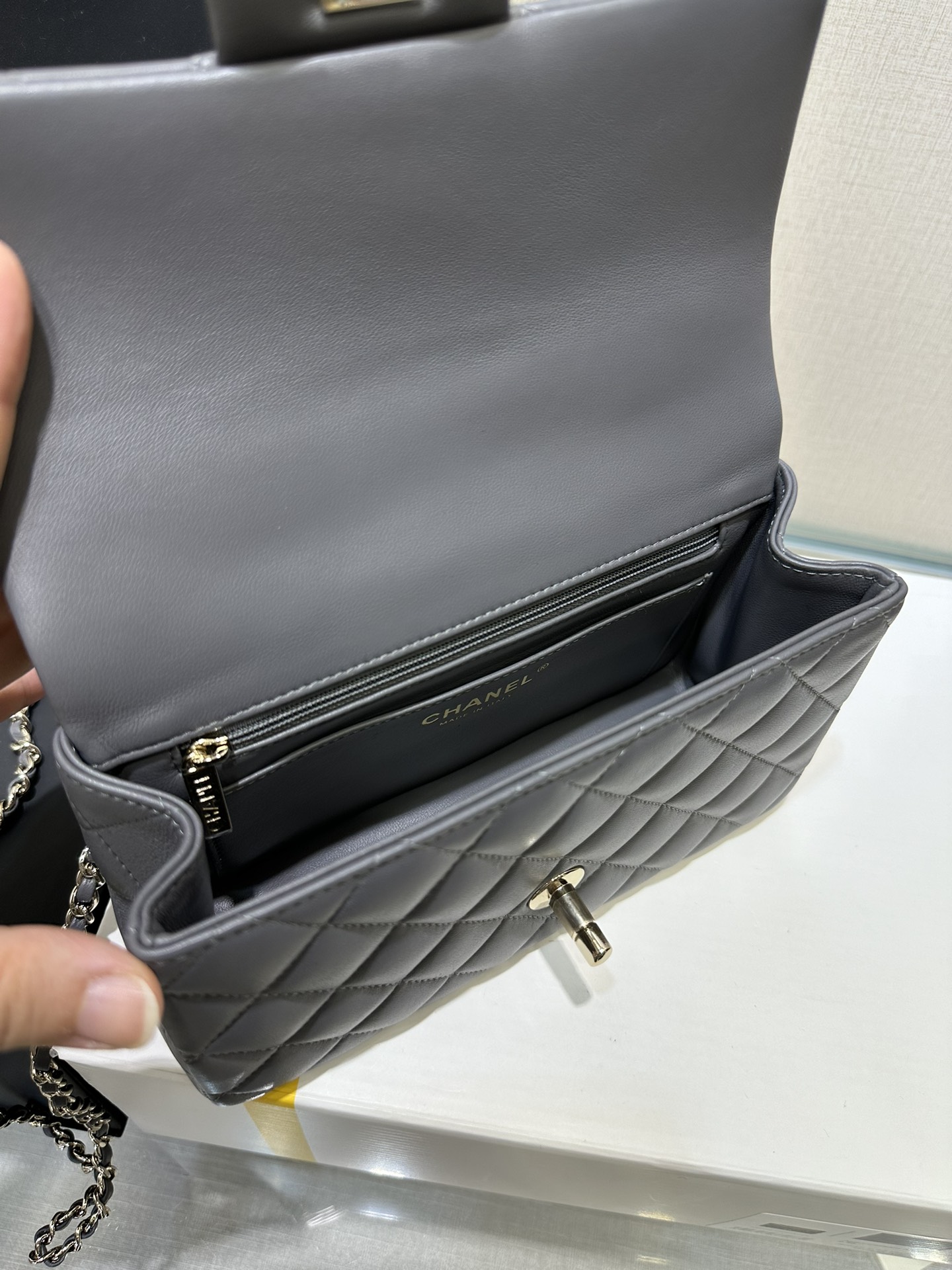 Mini Flap Bag with Top Handle（Gray） - Mocuir