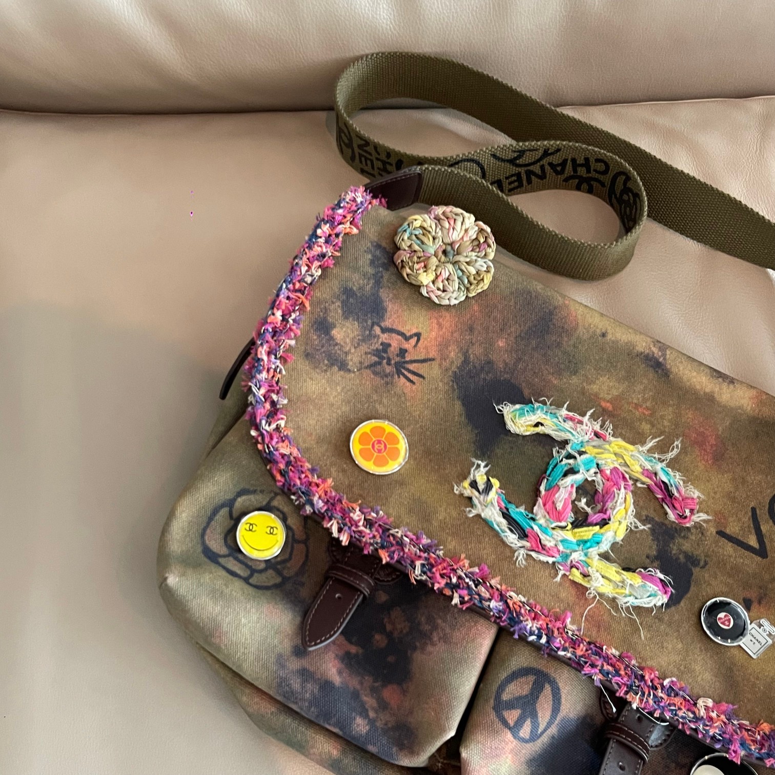 Vintage Votez Coco Graffiti Canvas Messenger Bag with Badges - Mocuir