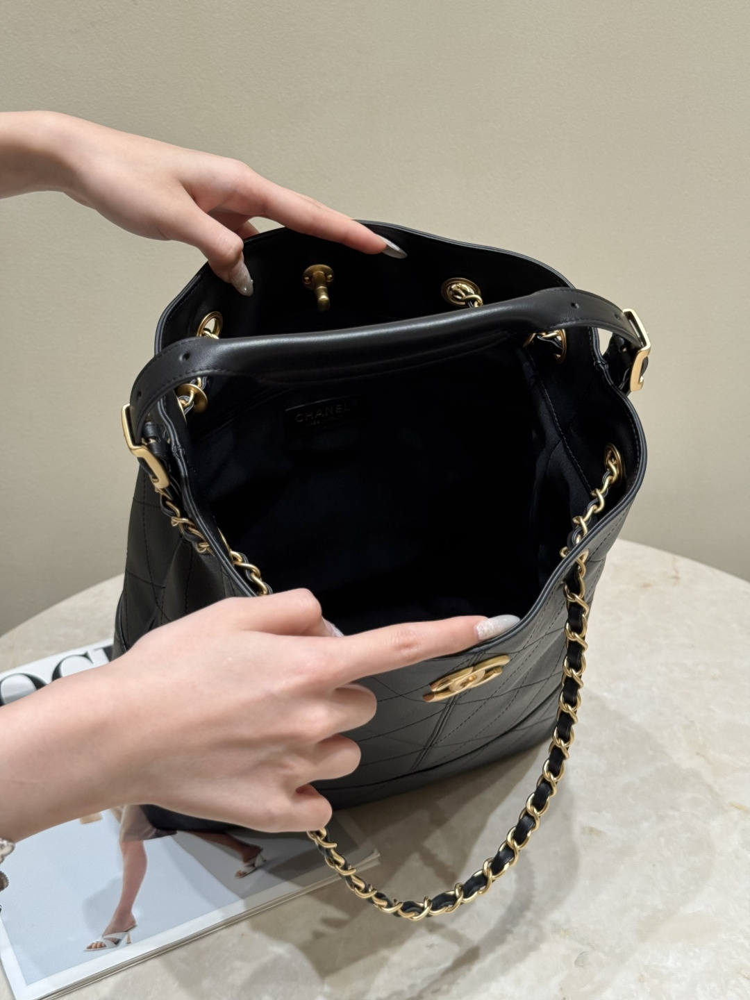 25A Pre-Fall Collection AS5634 Hobo Bucket Bag in Black Quilted Grained Calfskin (Caviar) with Antique Gold-Tone Hardware - Mocuir