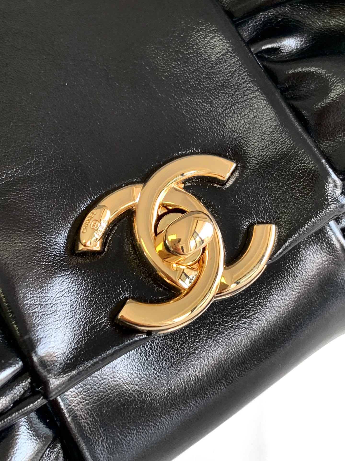 24C Bow Bag Clutch with Chain in Black Quilted Lambskin with Light Gold-Tone Hardware - Mocuir