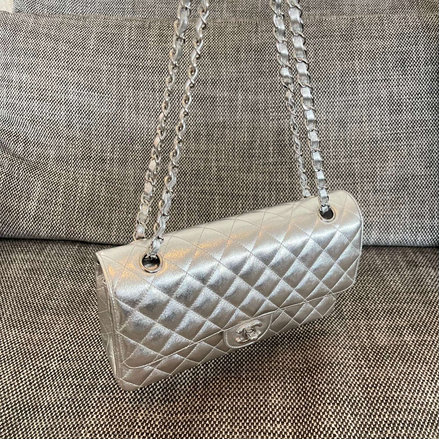 Classic Flap Quilted Metallic Lambskin Shoulder Bag in Silver (Silver Hardware) - Mocuir