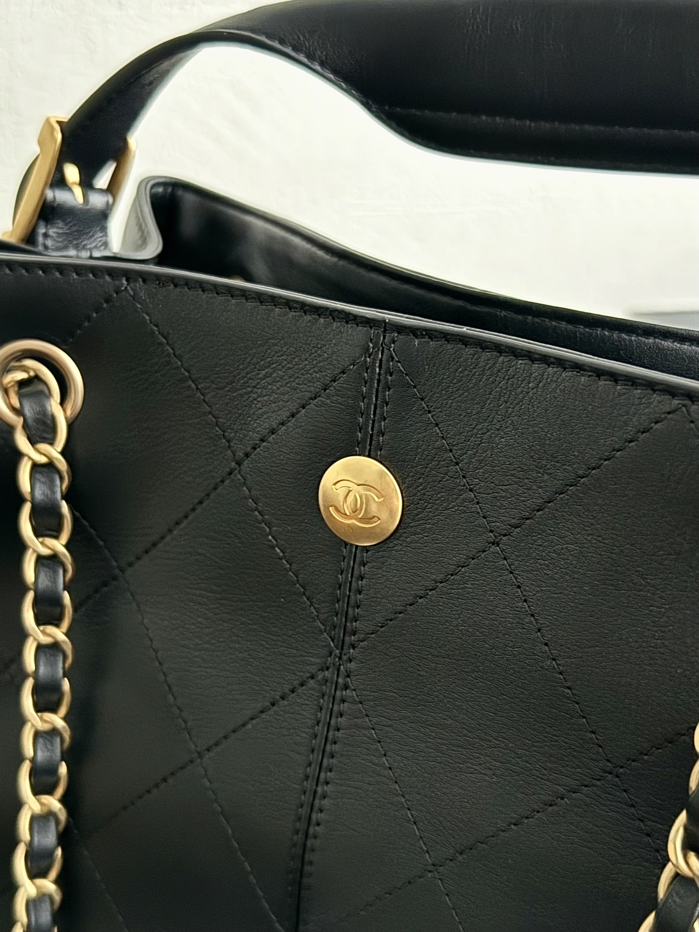 Quilted Calfskin Hobo Bag (AS3323) in Black Calfskin with Gold-Tone Hardware, 24B Fall-Winter Collection - Mocuir