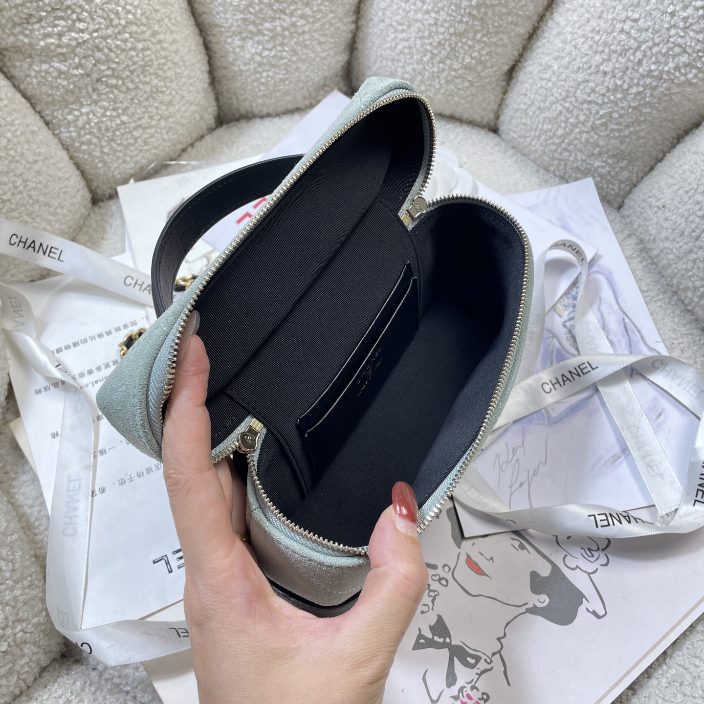 26S Slim Vanity Case with Chain in Mint Green Suede & Black Lambskin with Gold-Tone Hardware - Mocuir