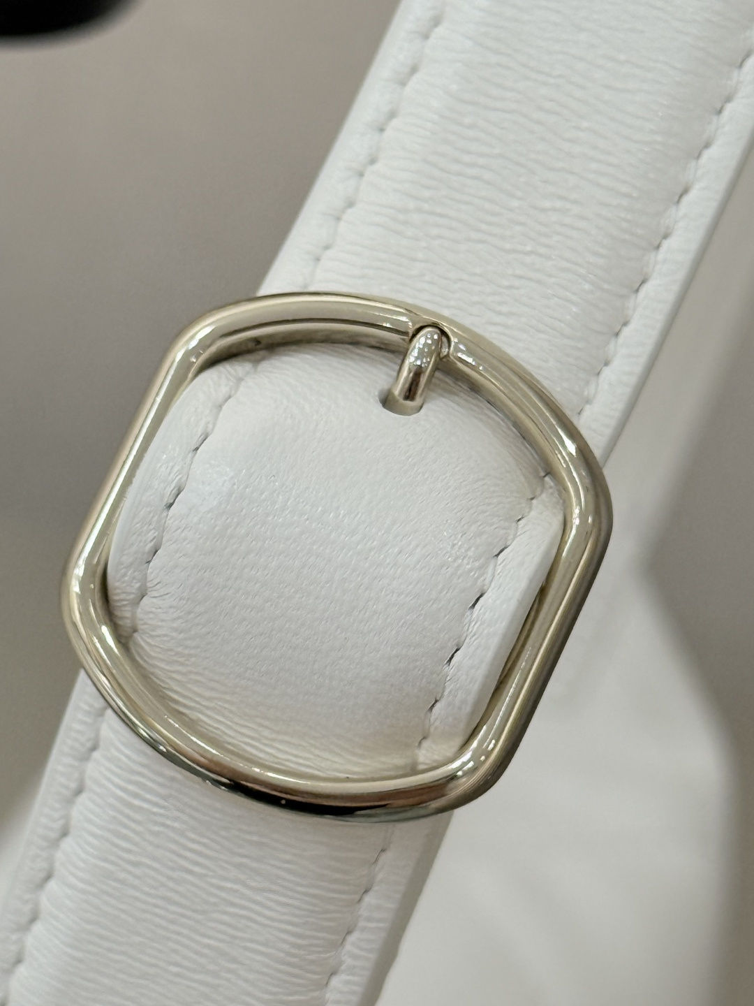 26P Hobo Shoulder Bag in White Quilted Lambskin with Light Gold-Tone Hardware - Mocuir