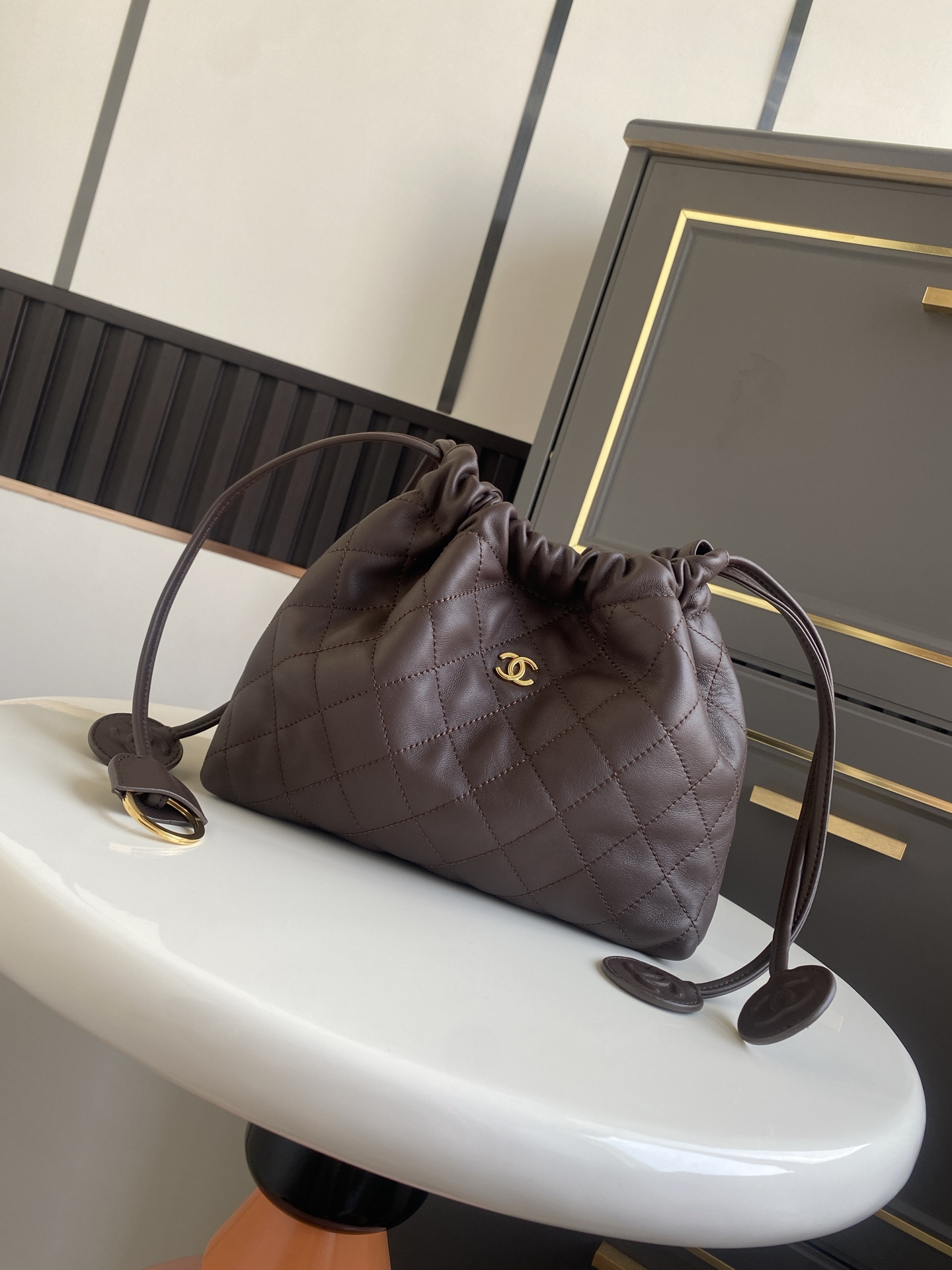 Quilted Lambskin Drawstring Hobo Bag（Chocolate） - Mocuir