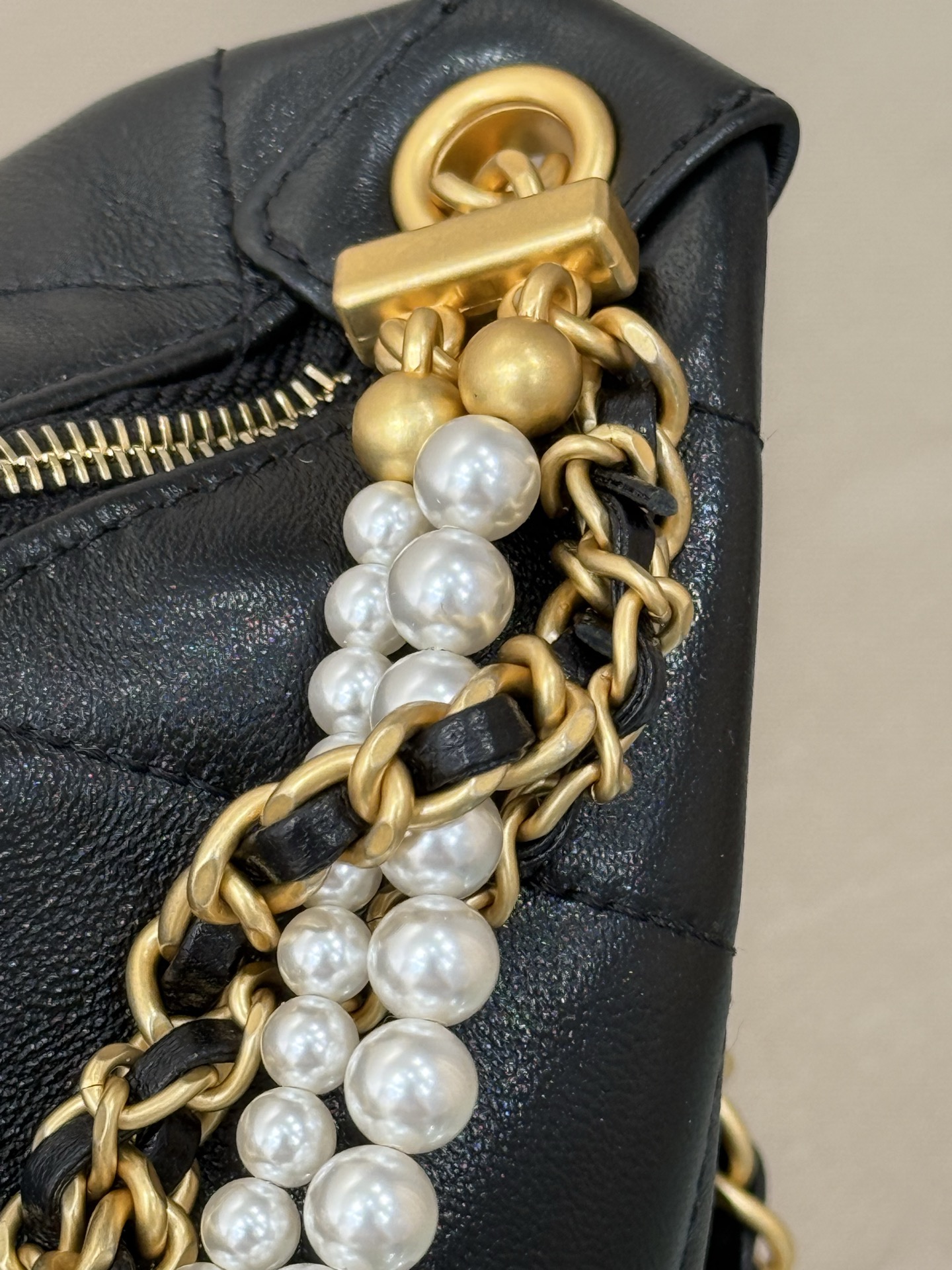 25C26C Pearl Chain Hobo Lunch Box Bag in Black Lambskin with Gold Hardware (Model AP4976) - Mocuir