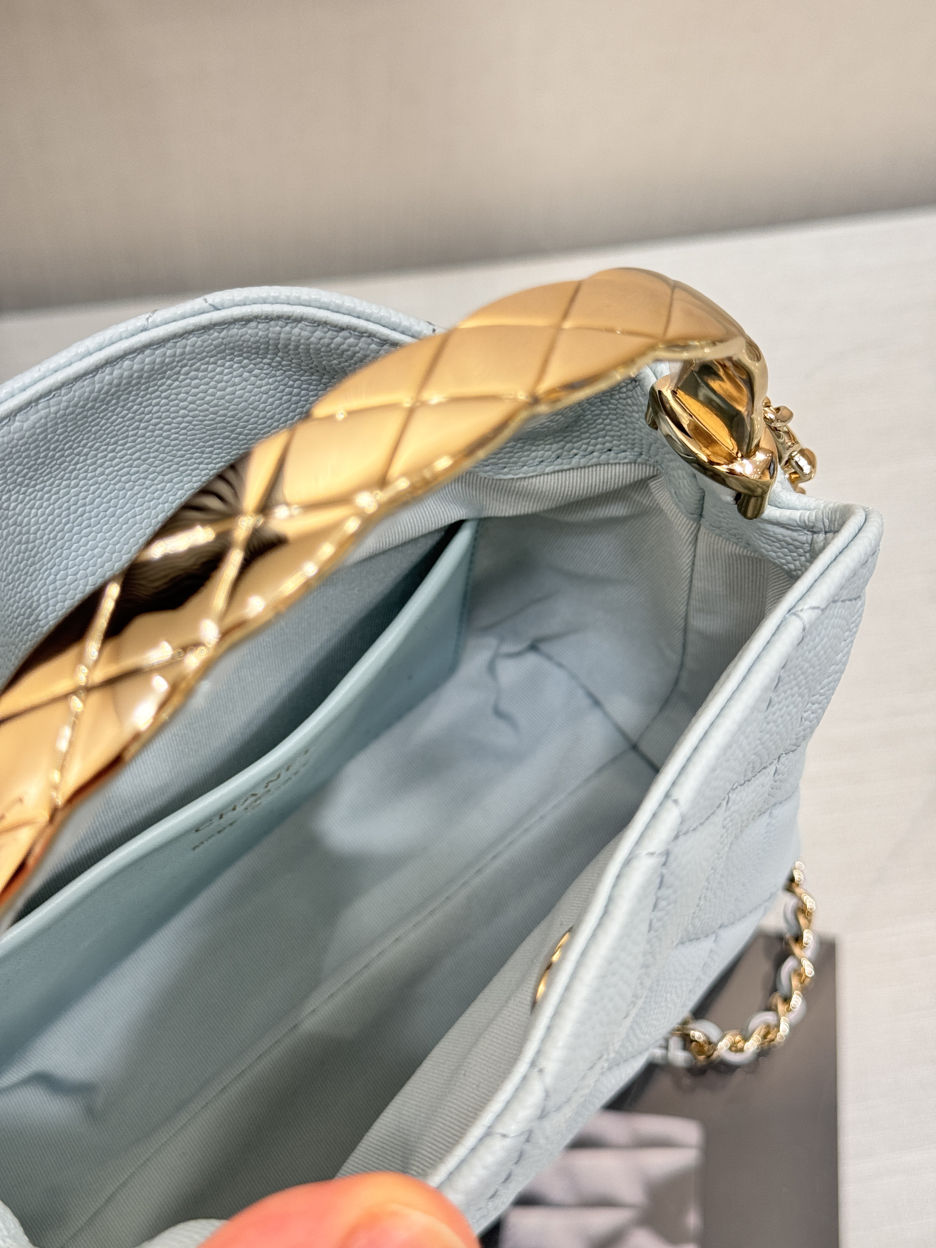 Metal Handle Bucket Bag（Light blue） - Mocuir