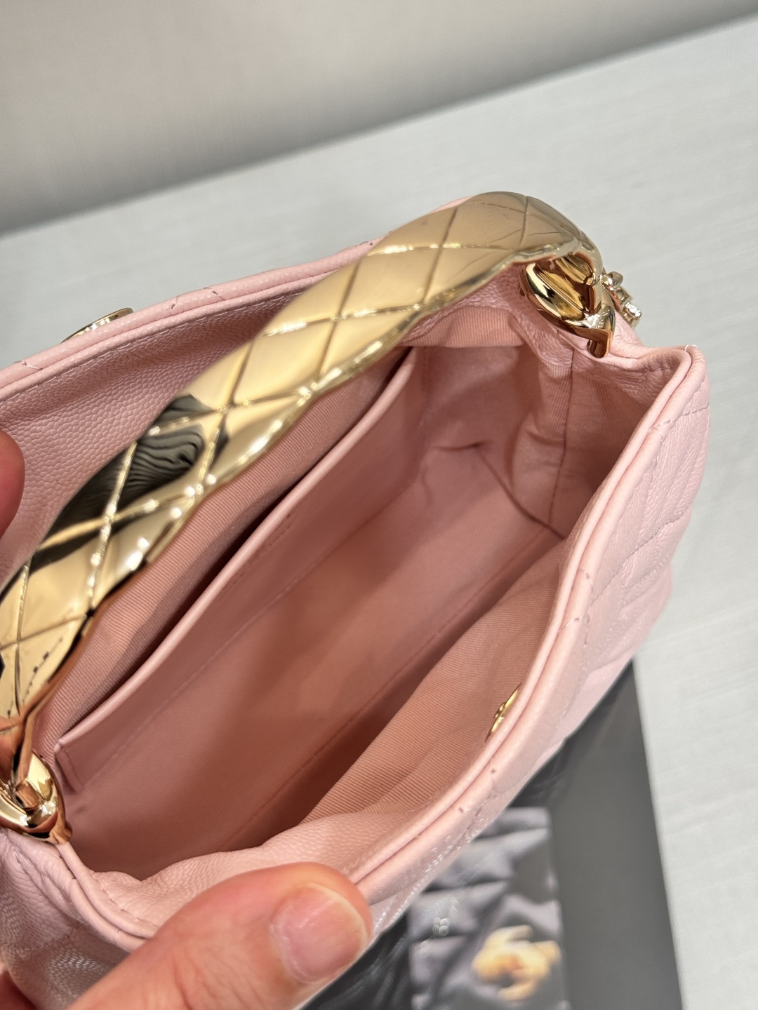 Metal Handle Bucket Bag（Pink） - Mocuir