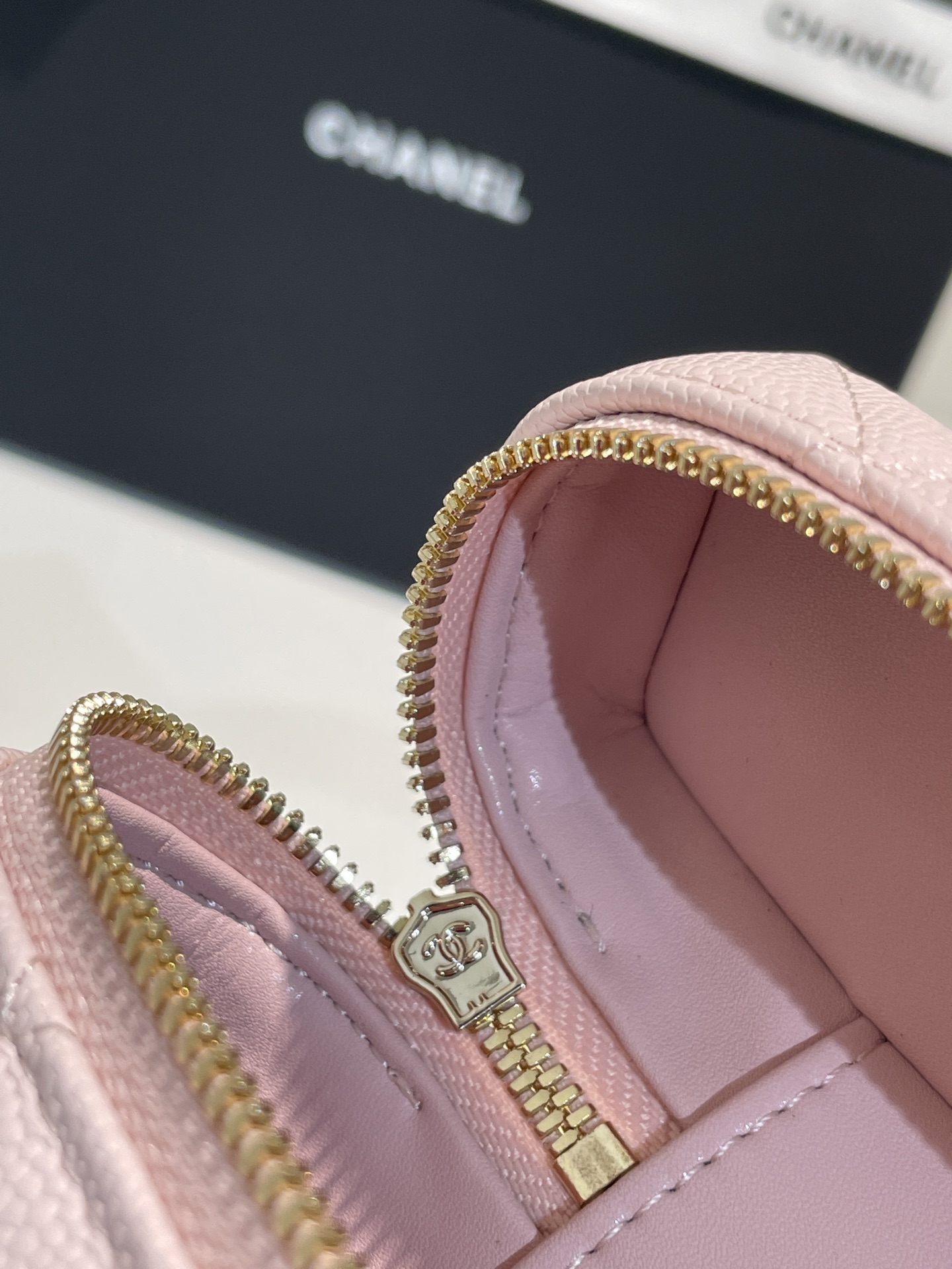 Light Pink Quilted Caviar Calfskin Vanity Case with Top Handle and Gold-Tone Chain Strap - Mocuir