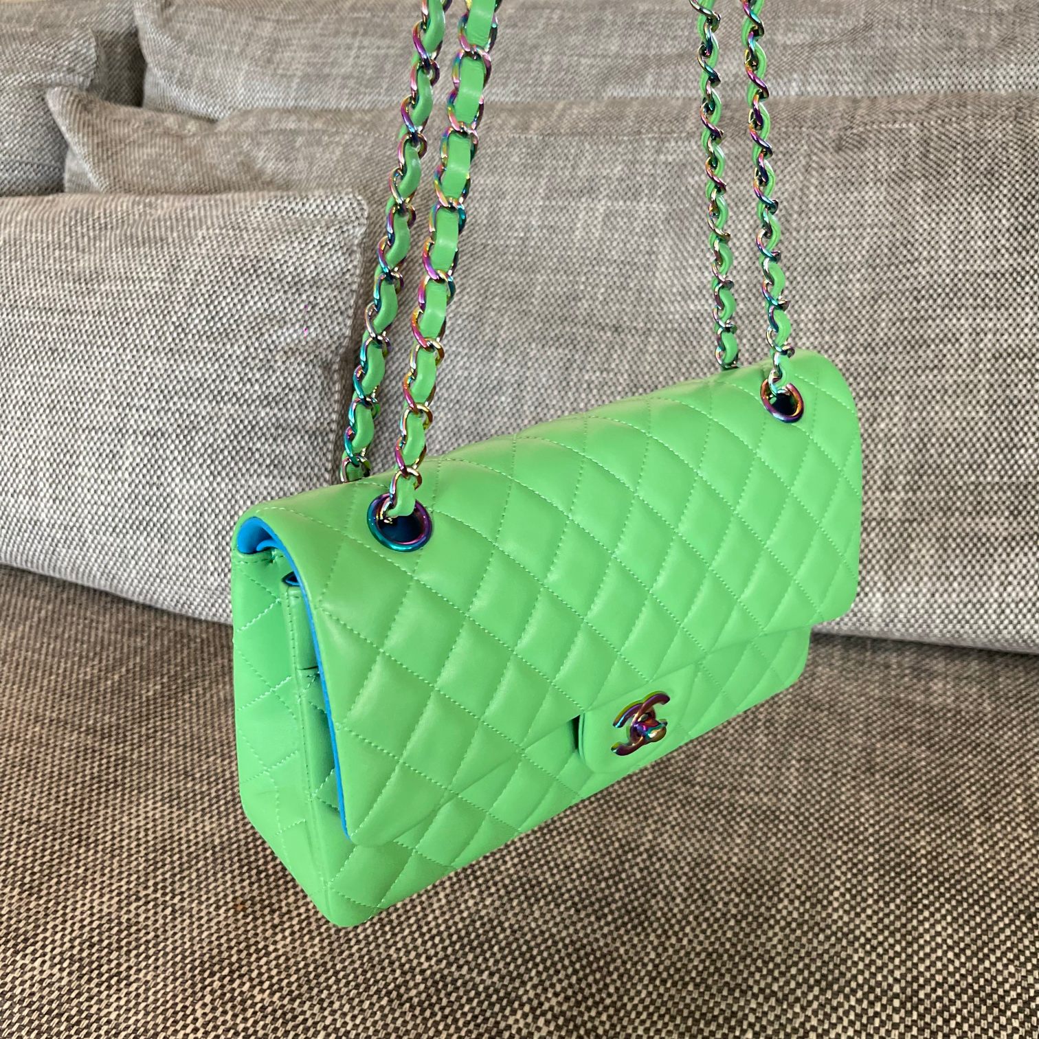 Vintage Classic Double Flap Bright Green Quilted Lambskin Shoulder Bag with Multicolor Iridescent CC Turn-Lock & Chain Strap - Mocuir