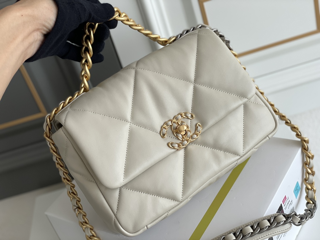 19 Handbag in Ivory Quilted Shiny Lambskin with Gold-Tone, Silver-Tone & Ruthenium-Finish Metal (Model AS1160) - Mocuir