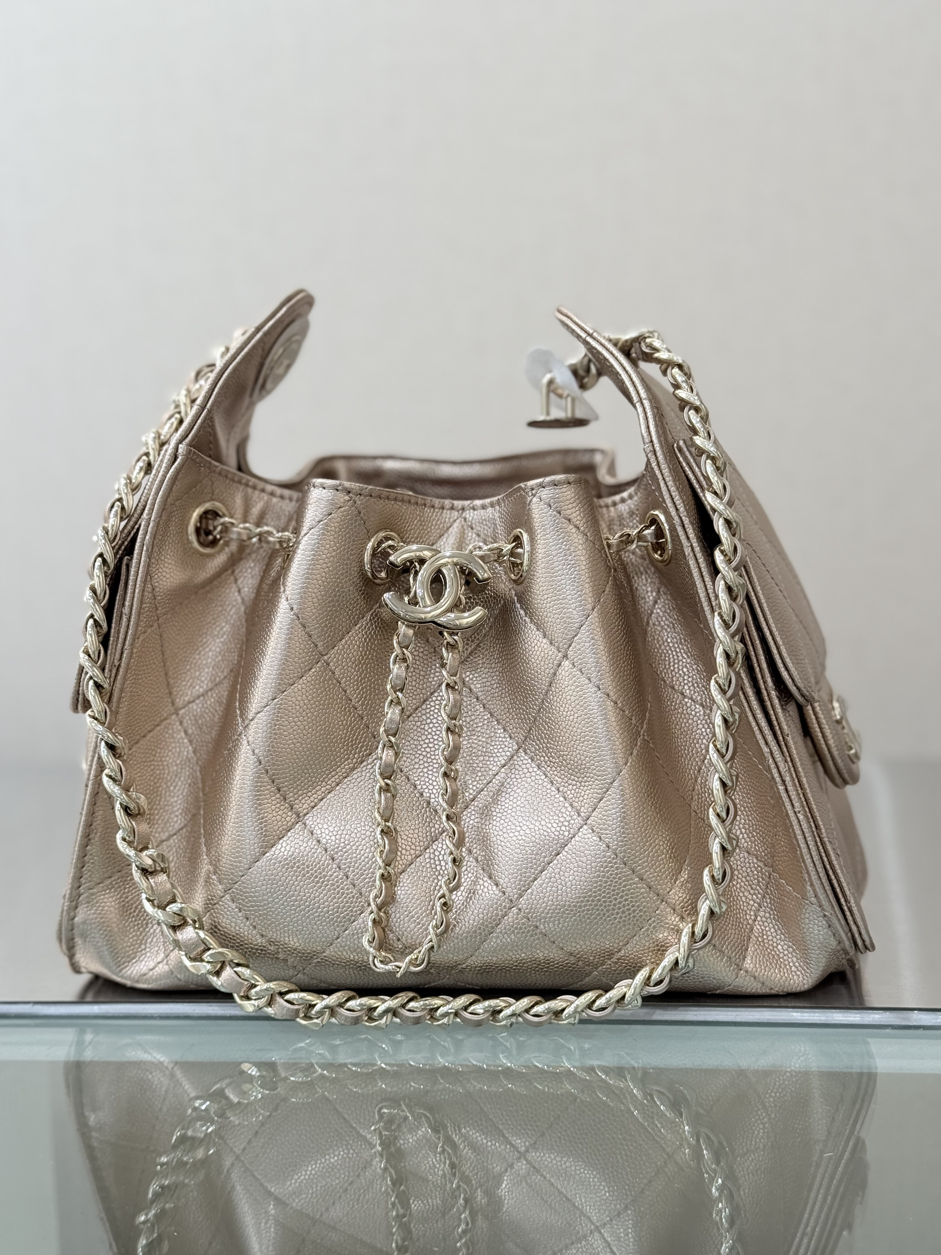 Spring-Summer 2025 Rose Gold Metallic Quilted Grained Calfskin Drawstring Bucket Bag with Gold-Tone Hardware - Mocuir