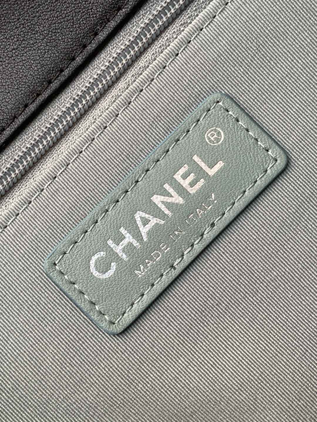 A6391 Maxi Soft Flap Bag in Black Quilted Aged Calfskin with Silver-Tone Hardware - Mocuir