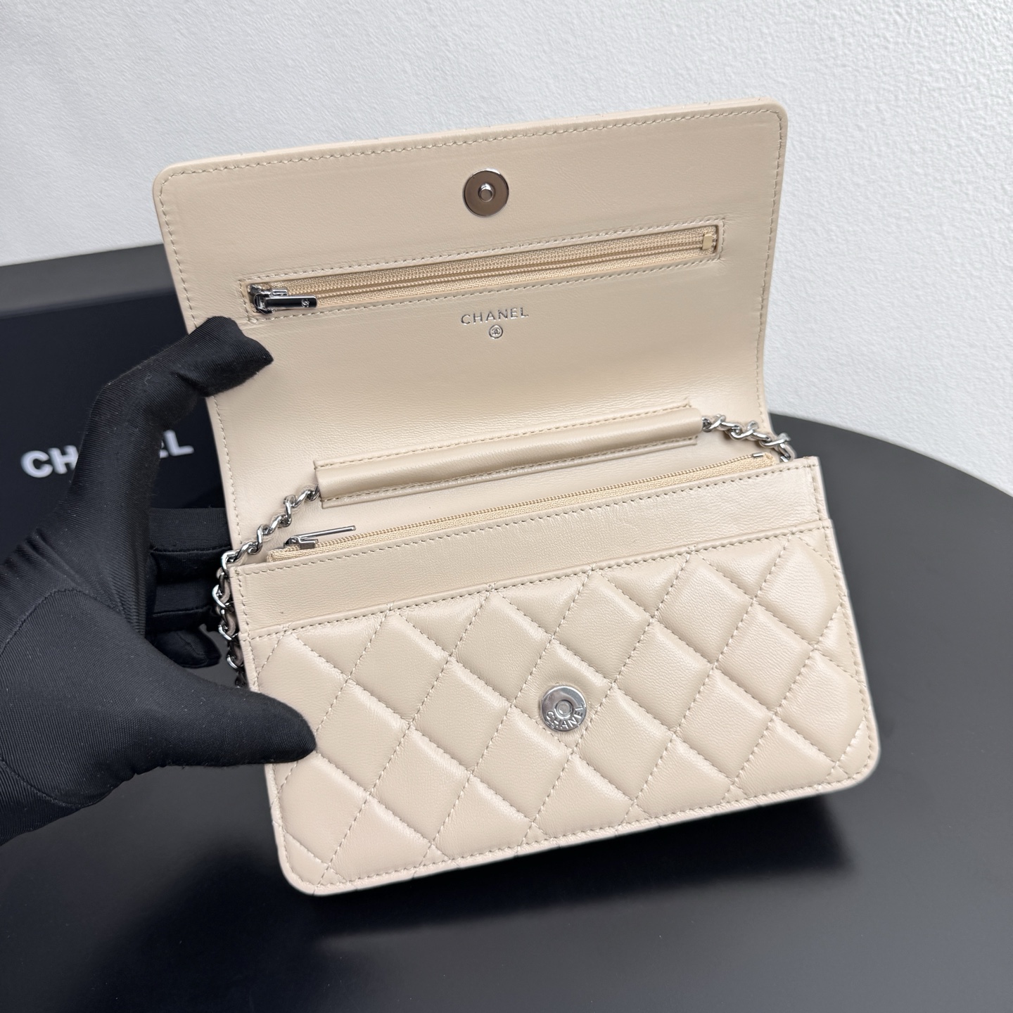 Classic Wallet on Chain（Beige） - Mocuir