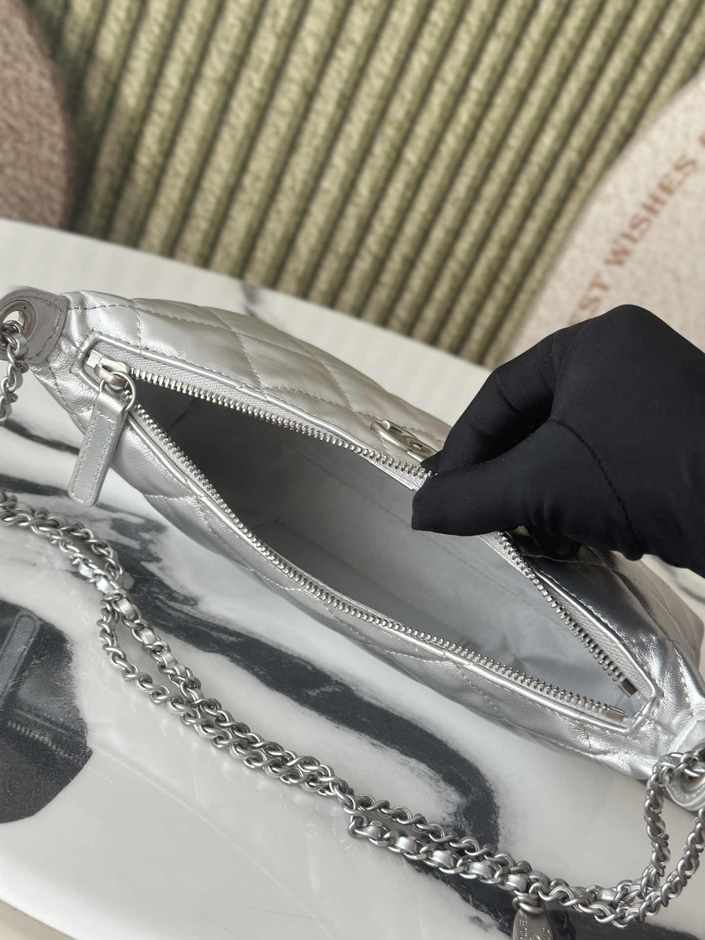 25S Silver Metallic Quilted Lambskin Hobo Shoulder Bag with Silver-Tone Hardware - Mocuir