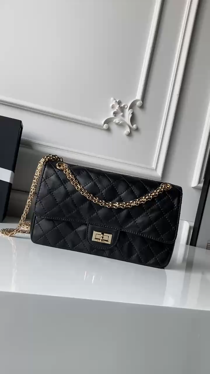 2.55 Reissue Black Quilted Calfskin Flap Handbag with Light Gold-Tone Hardware - Mocuir