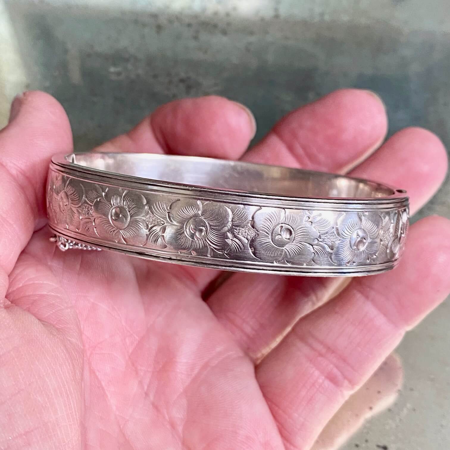 Vintage Etched Floral Sterling Silver Hinged Bangle Bracelet