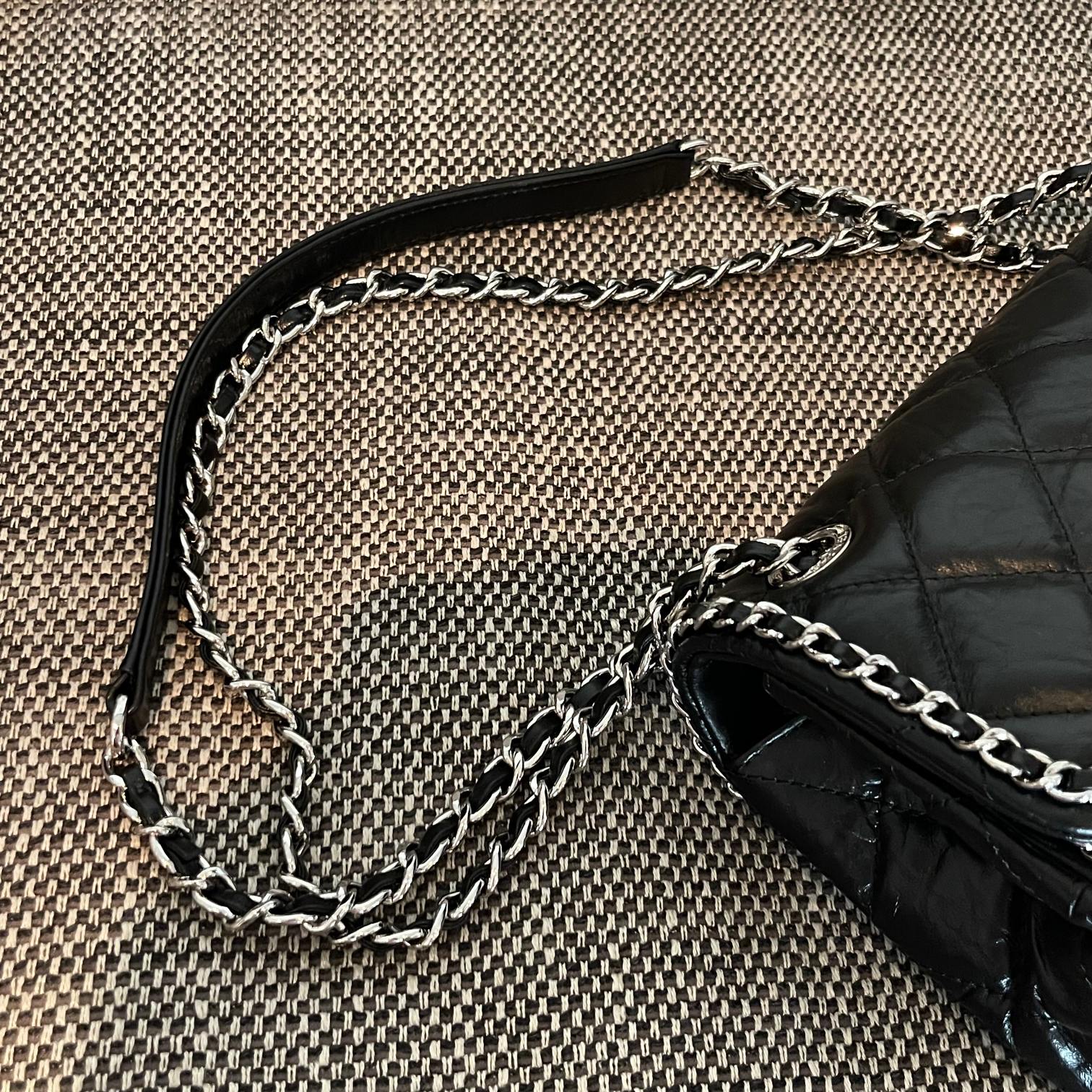 Black Quilted Glazed Calfskin Flap Handbag with Silver-Tone Chain Trim and Turnlock Hardware - Mocuir