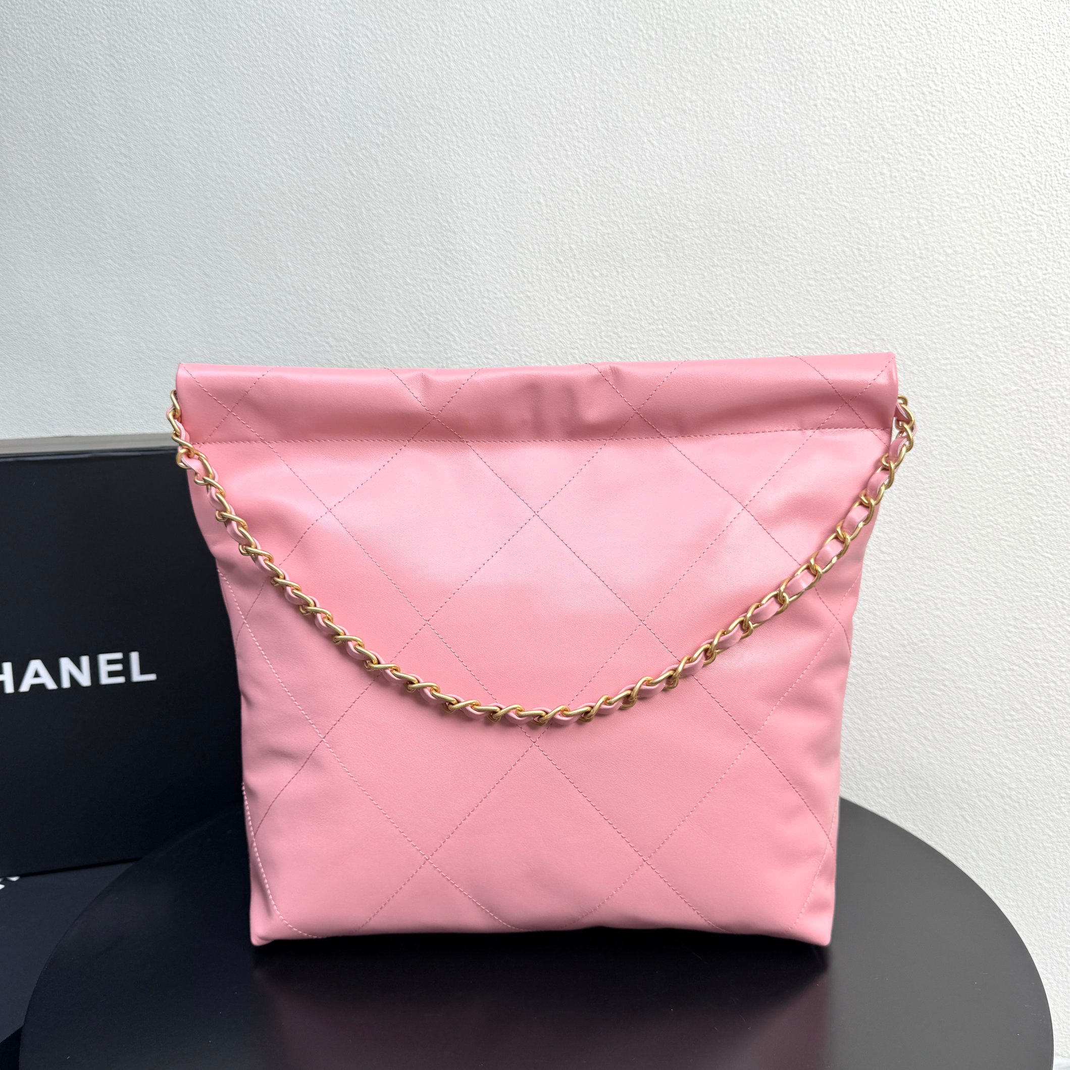 22 Bag Quilted Shiny Calfskin in Light Pink (Gold Hardware) - Mocuir