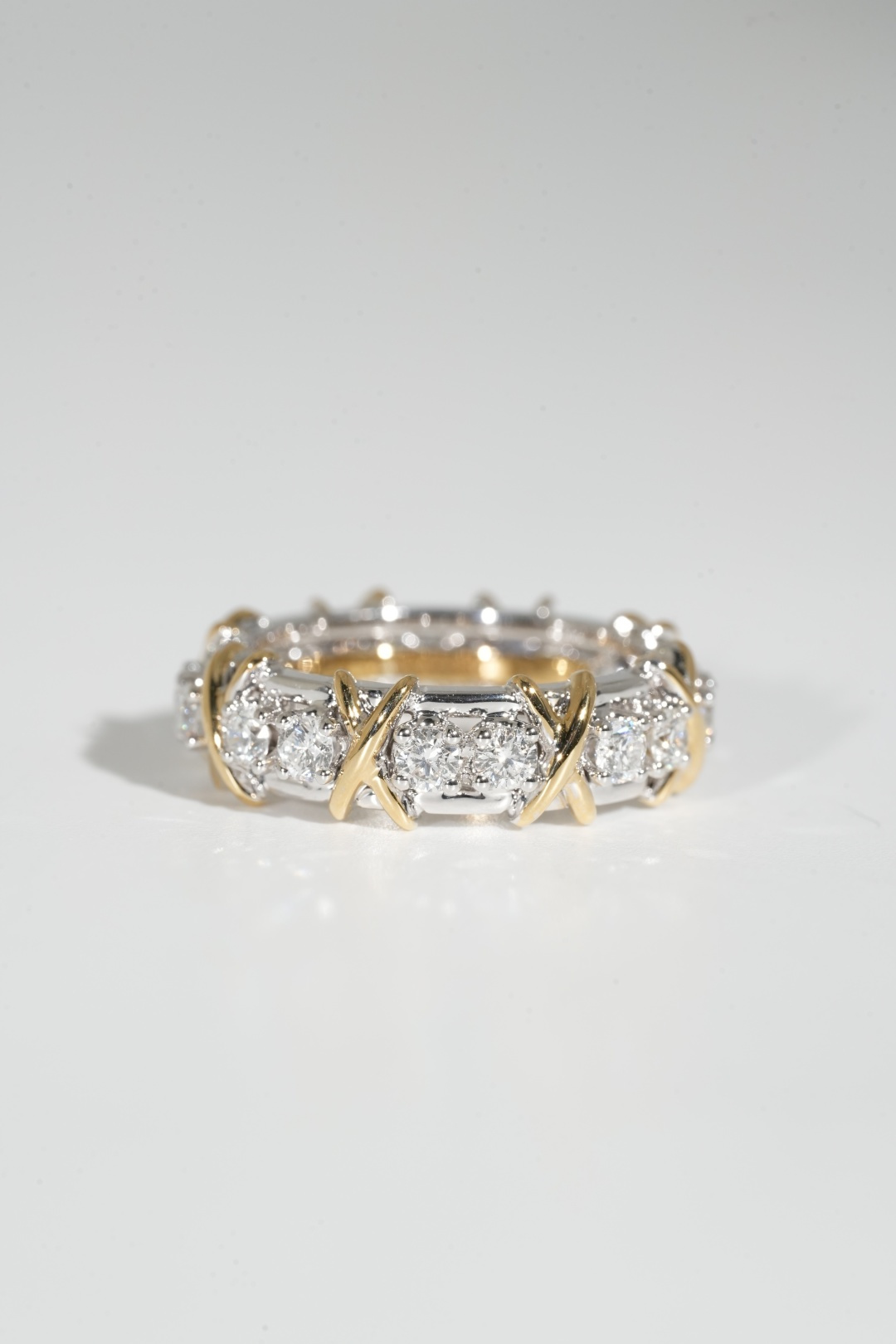X-shaped interlocking diamond ring