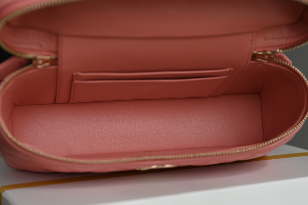 Small Vanity Case (LP Lunch Box Bag) in Peach Pink Quilted Caviar Calfskin with Light Gold-Tone Hardware (25S Collection) - Mocuir