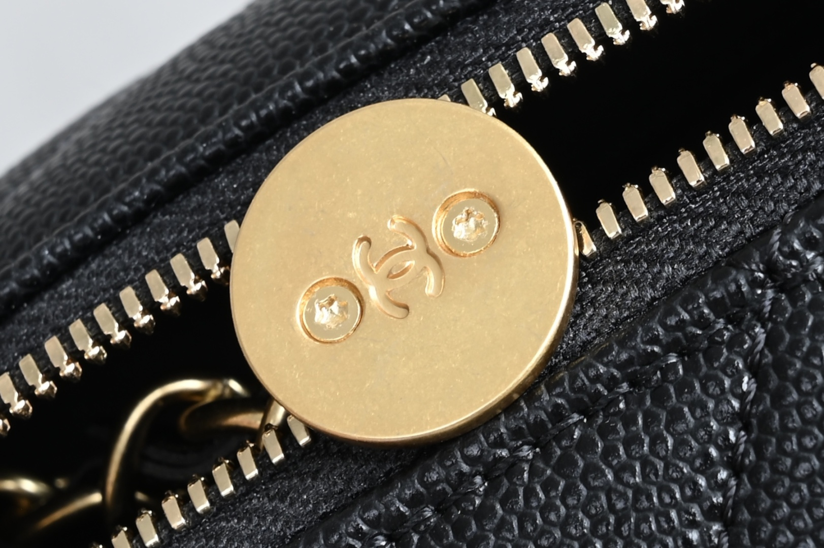 25K Fall-Winter Collection Quilted Grained Calfskin (Caviar) Bowling Bag with Gold-Tone Hardware & Side Pockets (Model AS5293) - Mocuir