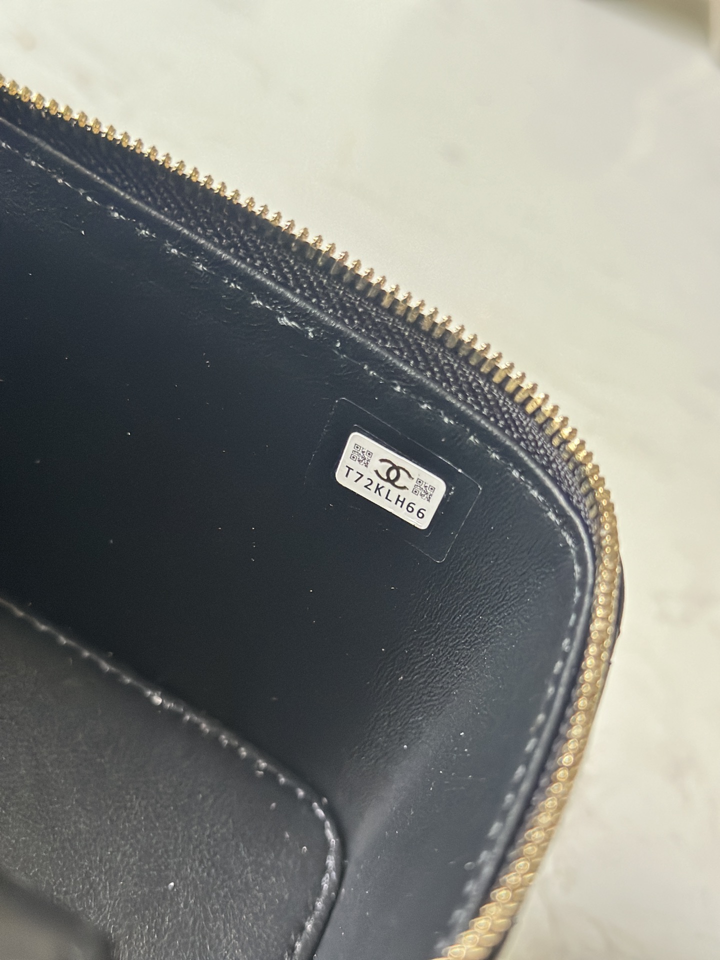 Black Lambskin Quilted Vanity Case with Chain Handle & Gold Hardware - Mocuir