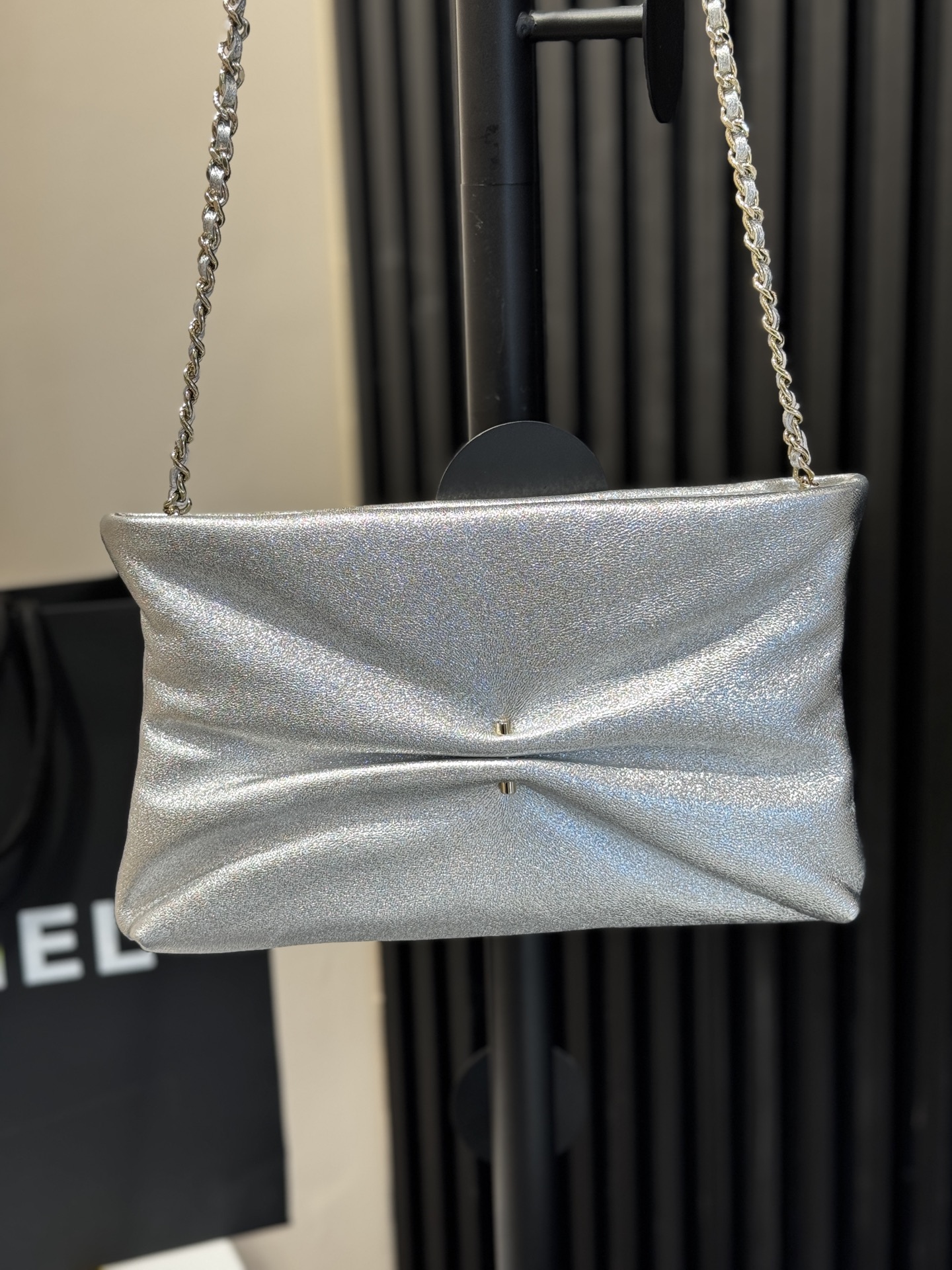 25S Spring-Summer Iridescent Lambskin Ruched Chain Shoulder Bag with Pearl & Gold Hardware (Model AS5130) - Mocuir